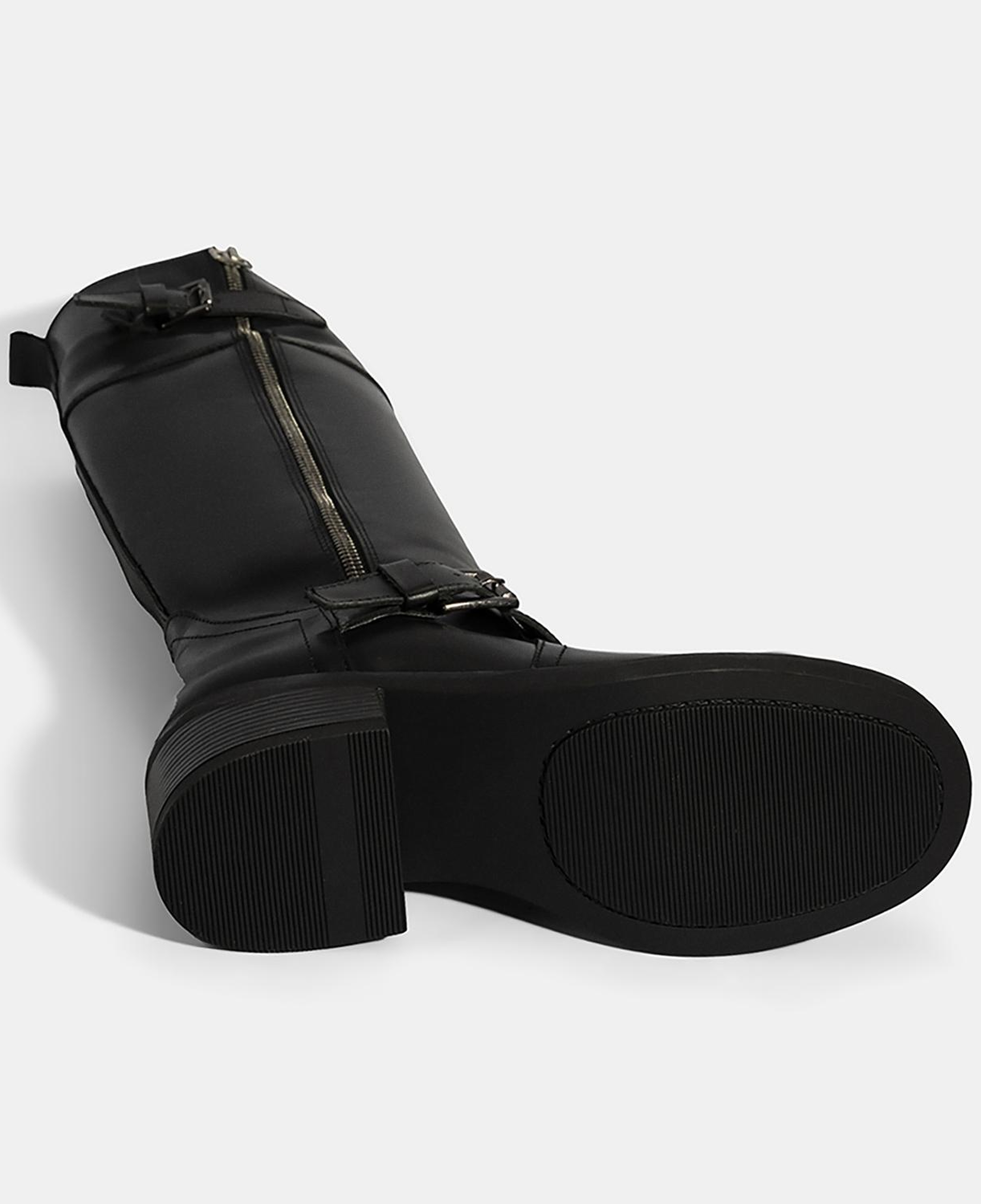 Kadın Siyah Metal Toka Detaylı Deri Çizme