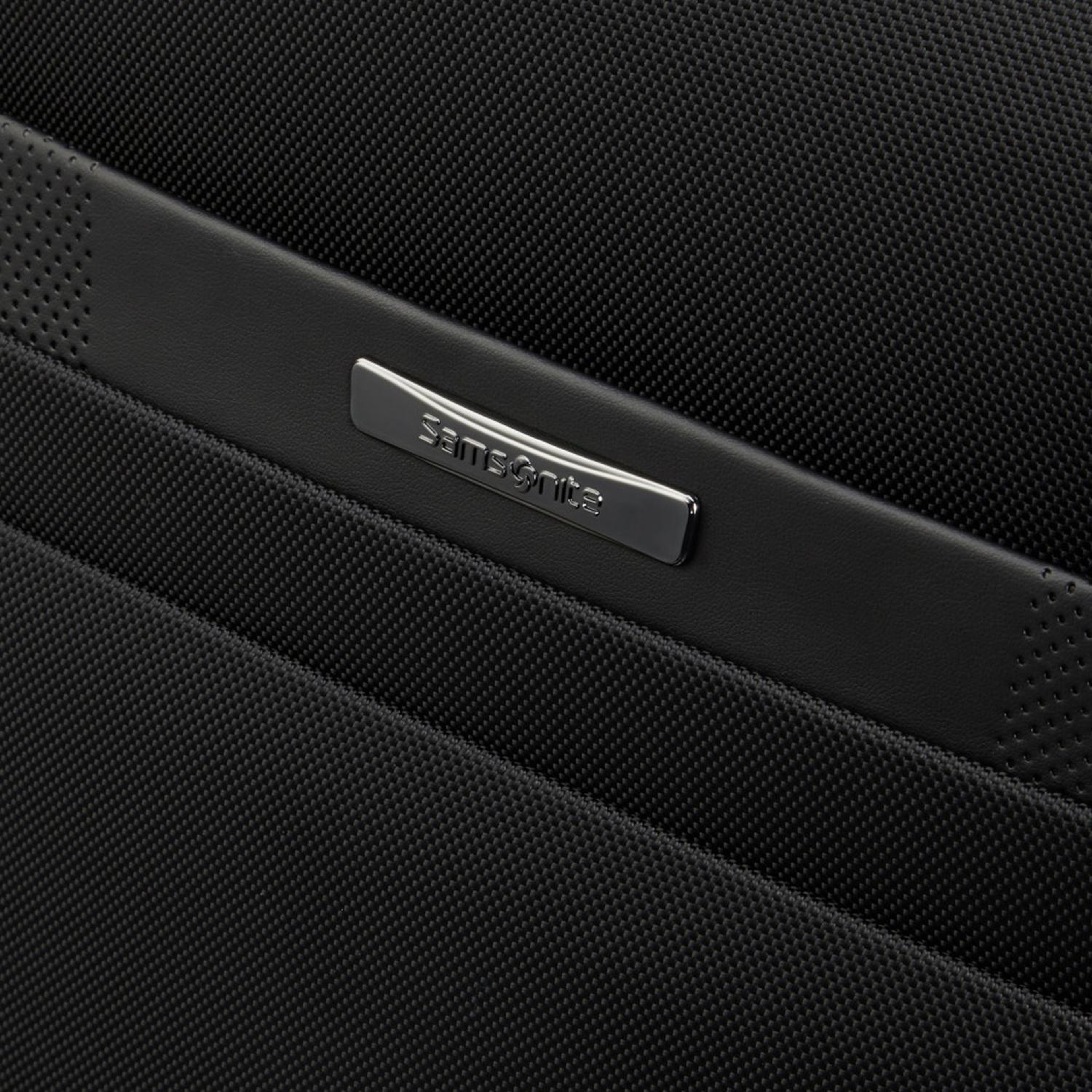 Samsonite Pro-Dlx 6 - Körüklü Orta Boy Valiz