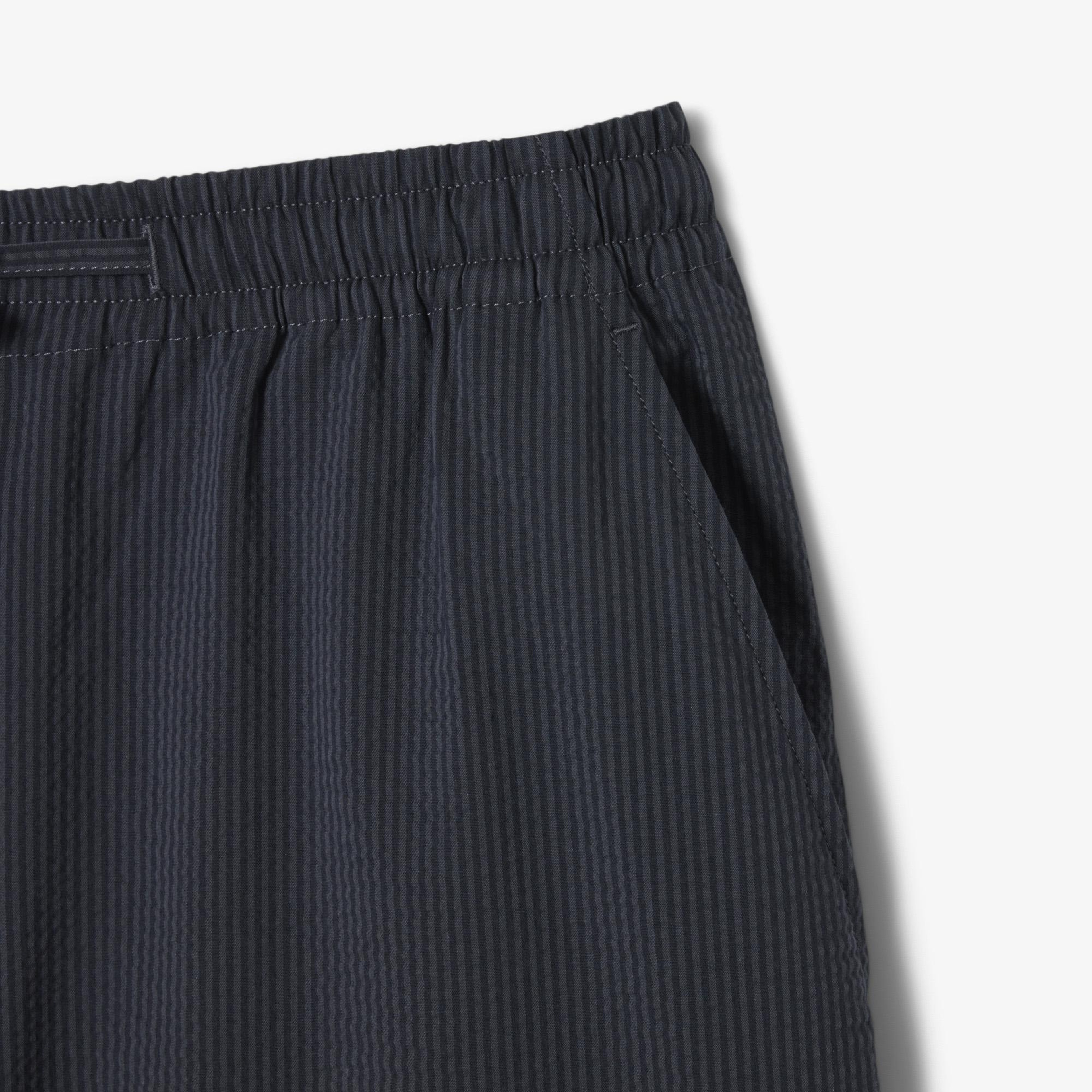 Lacoste Erkek Relaxed Fit Çizgili Siyah Şort