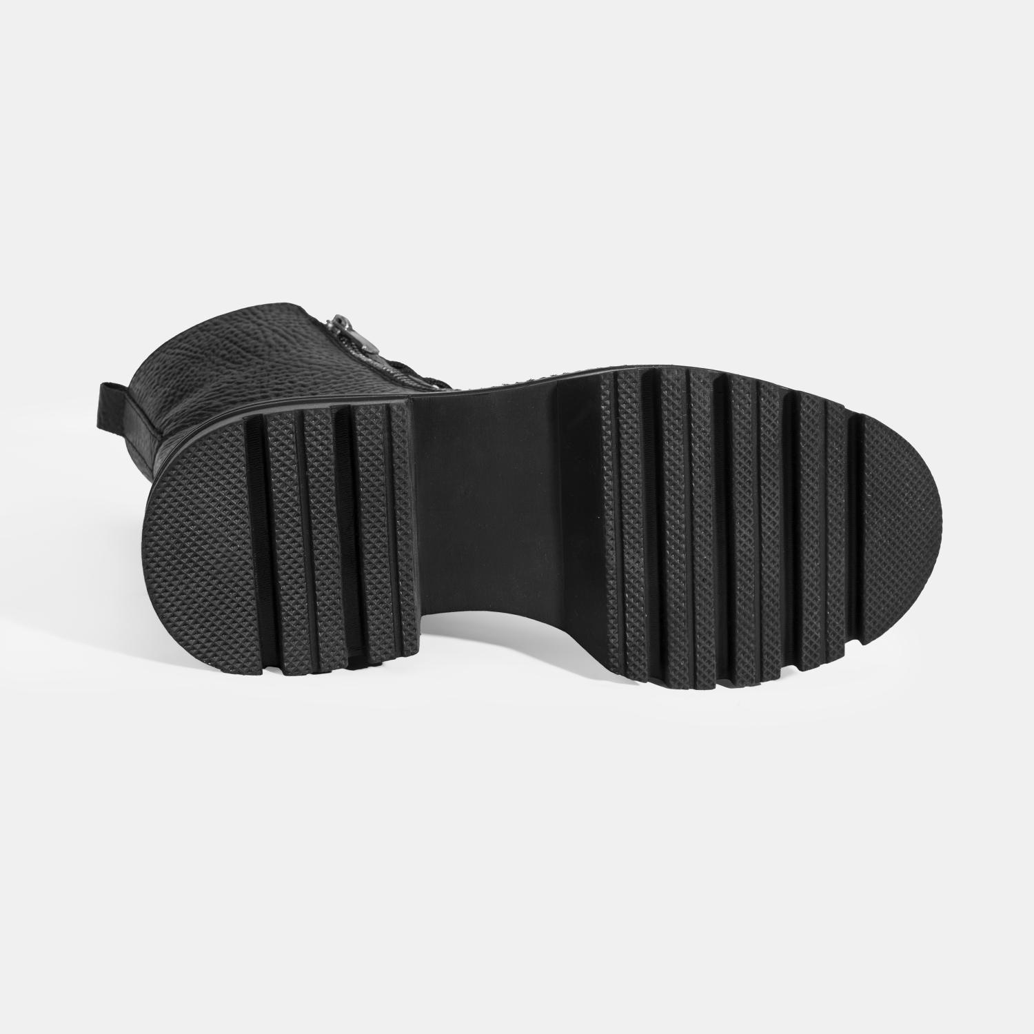 Kadın Siyah Bağcıklı Deri Postal Bot