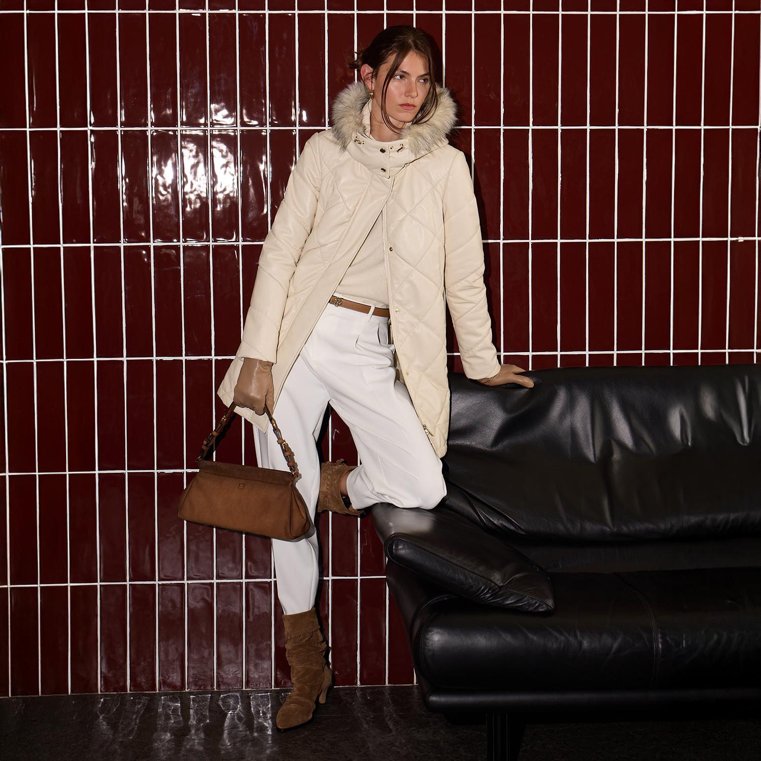 Kadın Krem Hakim Yakalı Kapüşonlu Deri Mont