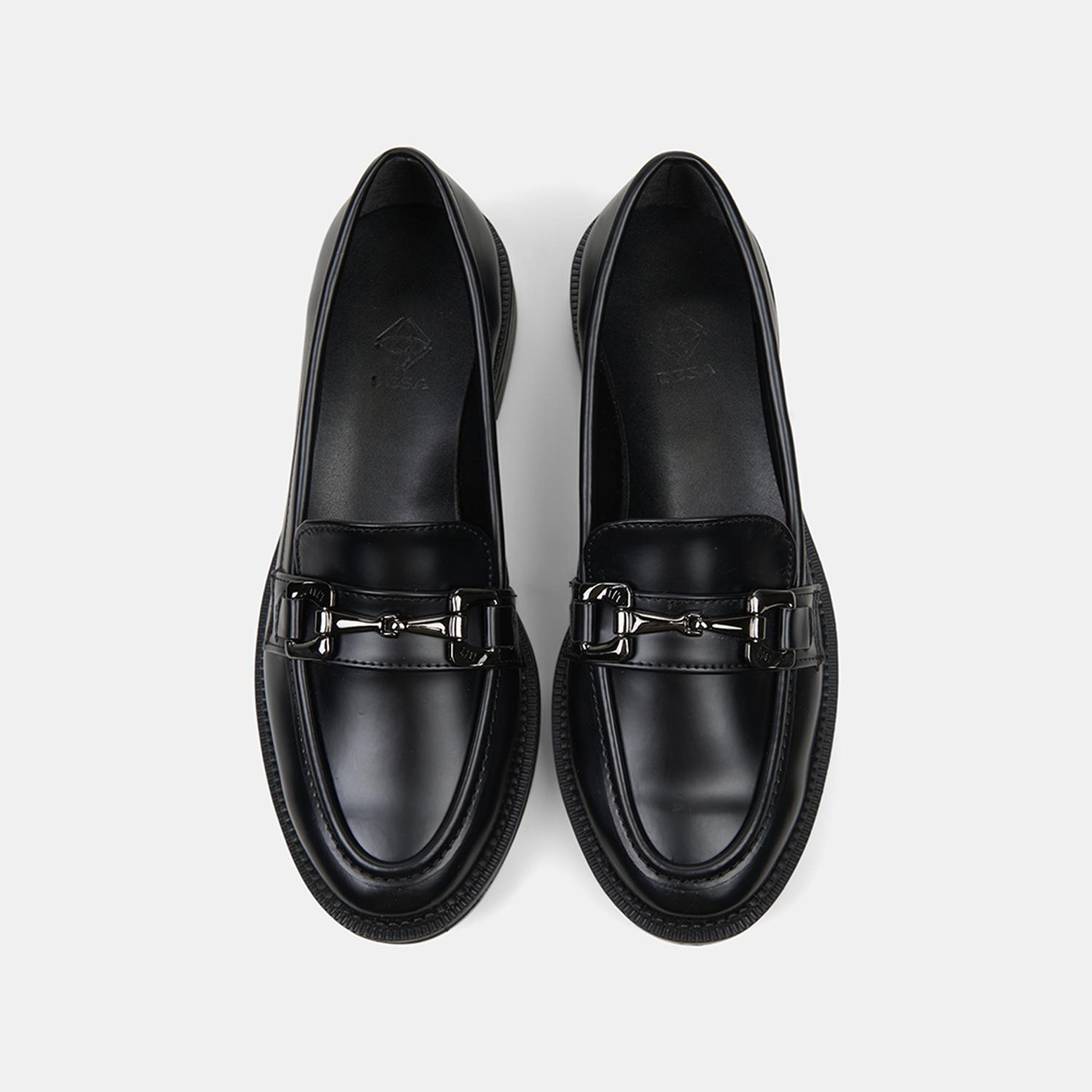 Kadın Siyah Metal Toka Aksesuarlı Loafer