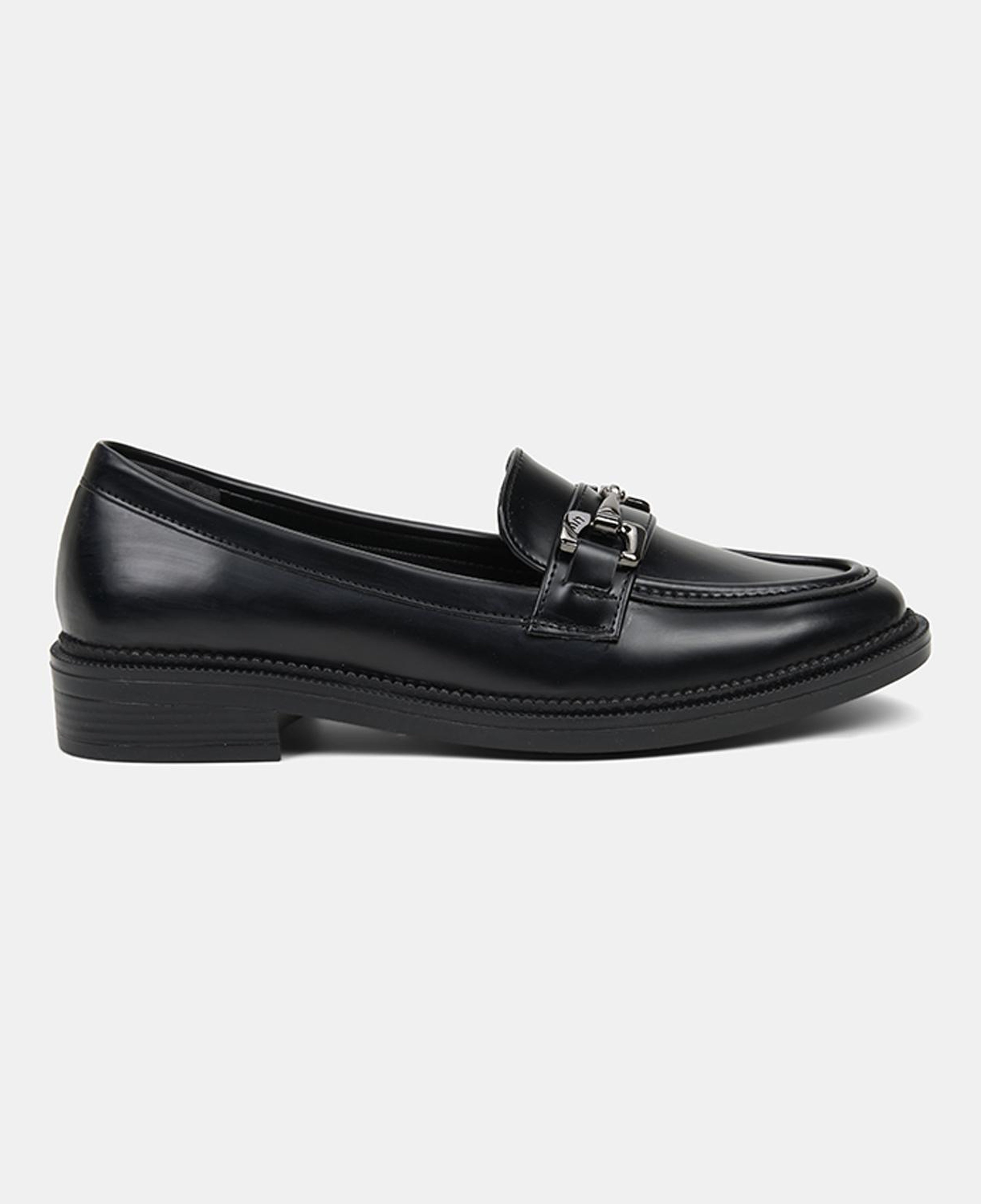 Kadın Siyah Metal Toka Aksesuarlı Loafer