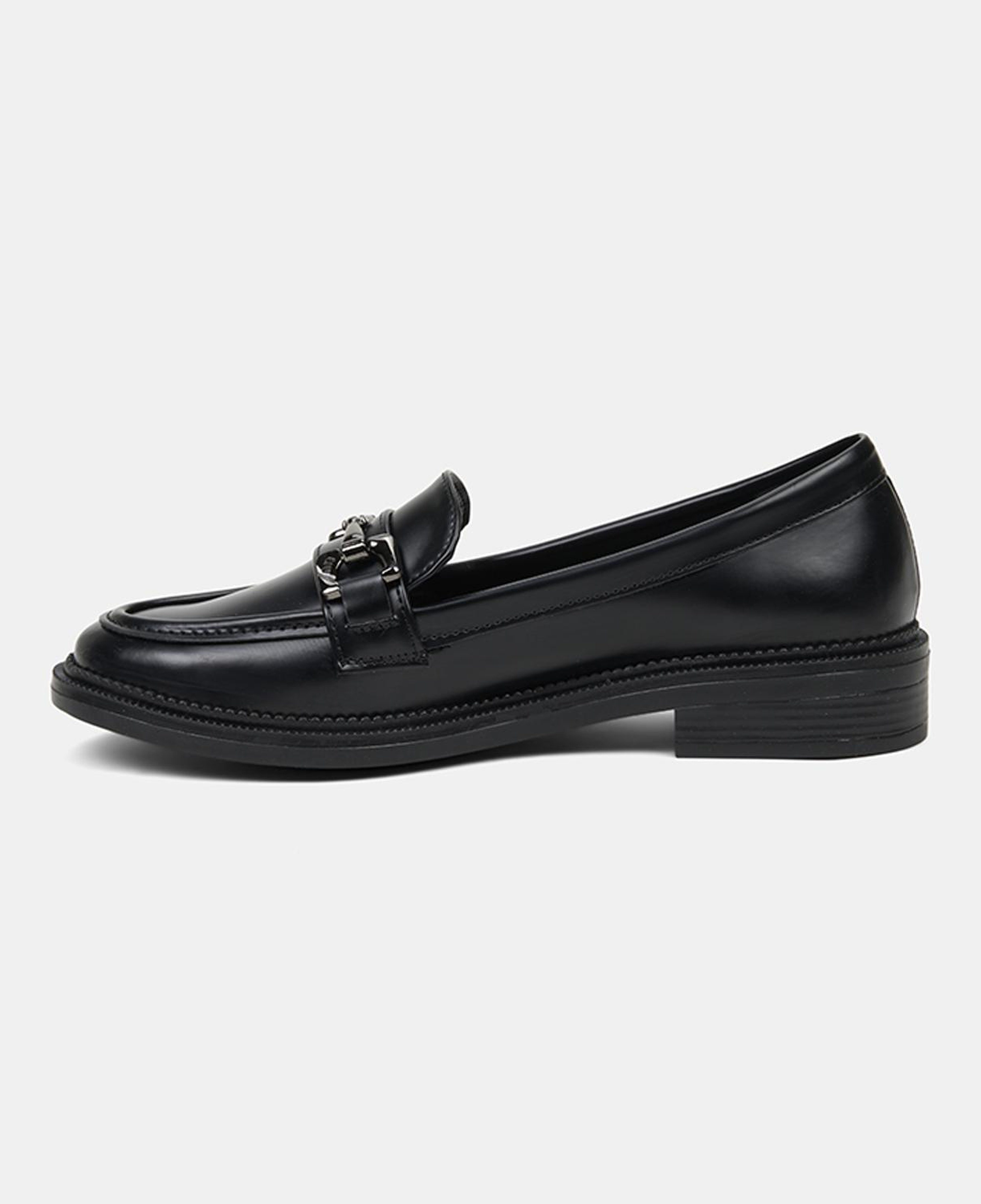 Kadın Siyah Metal Toka Aksesuarlı Loafer
