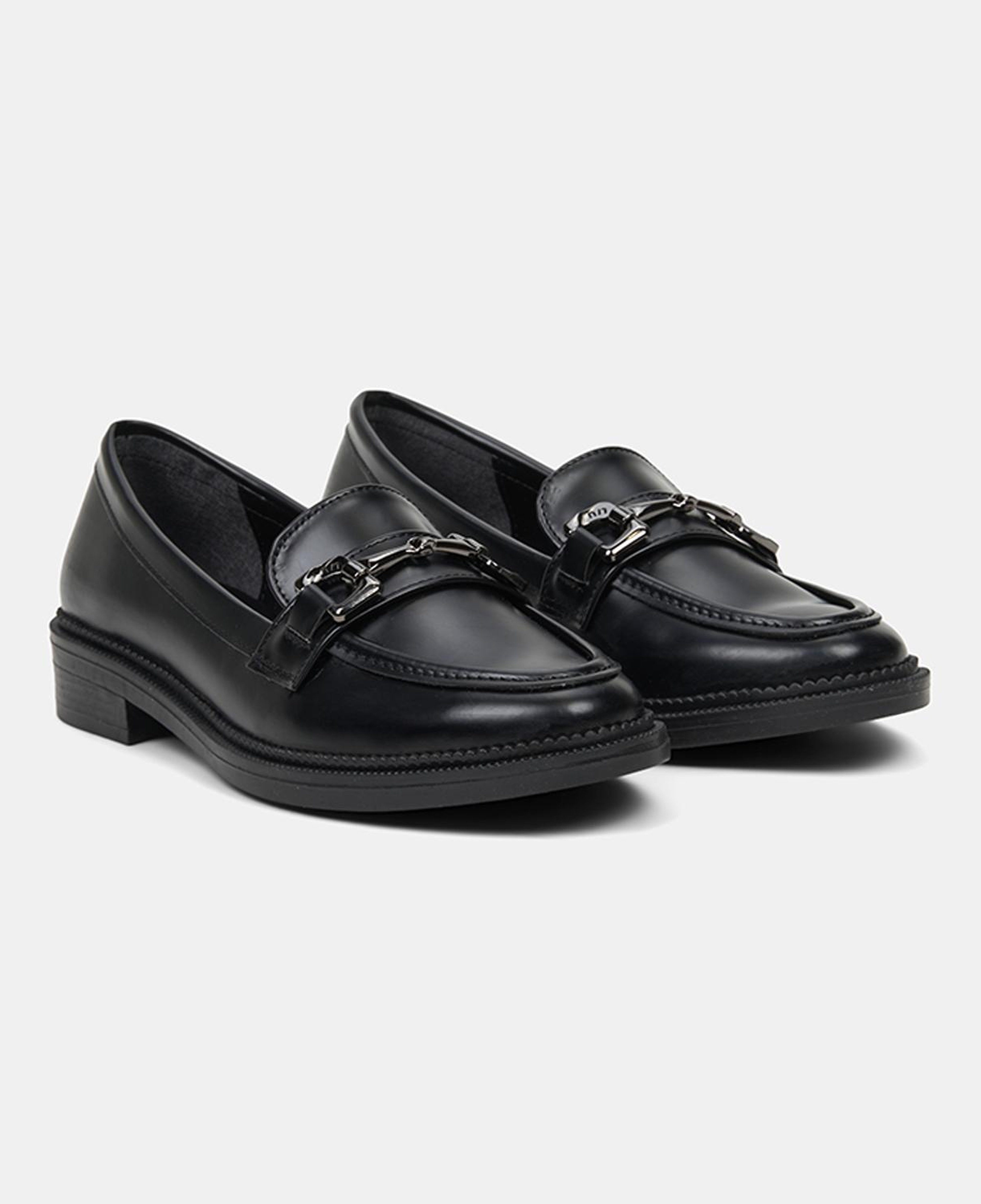 Kadın Siyah Metal Toka Aksesuarlı Loafer