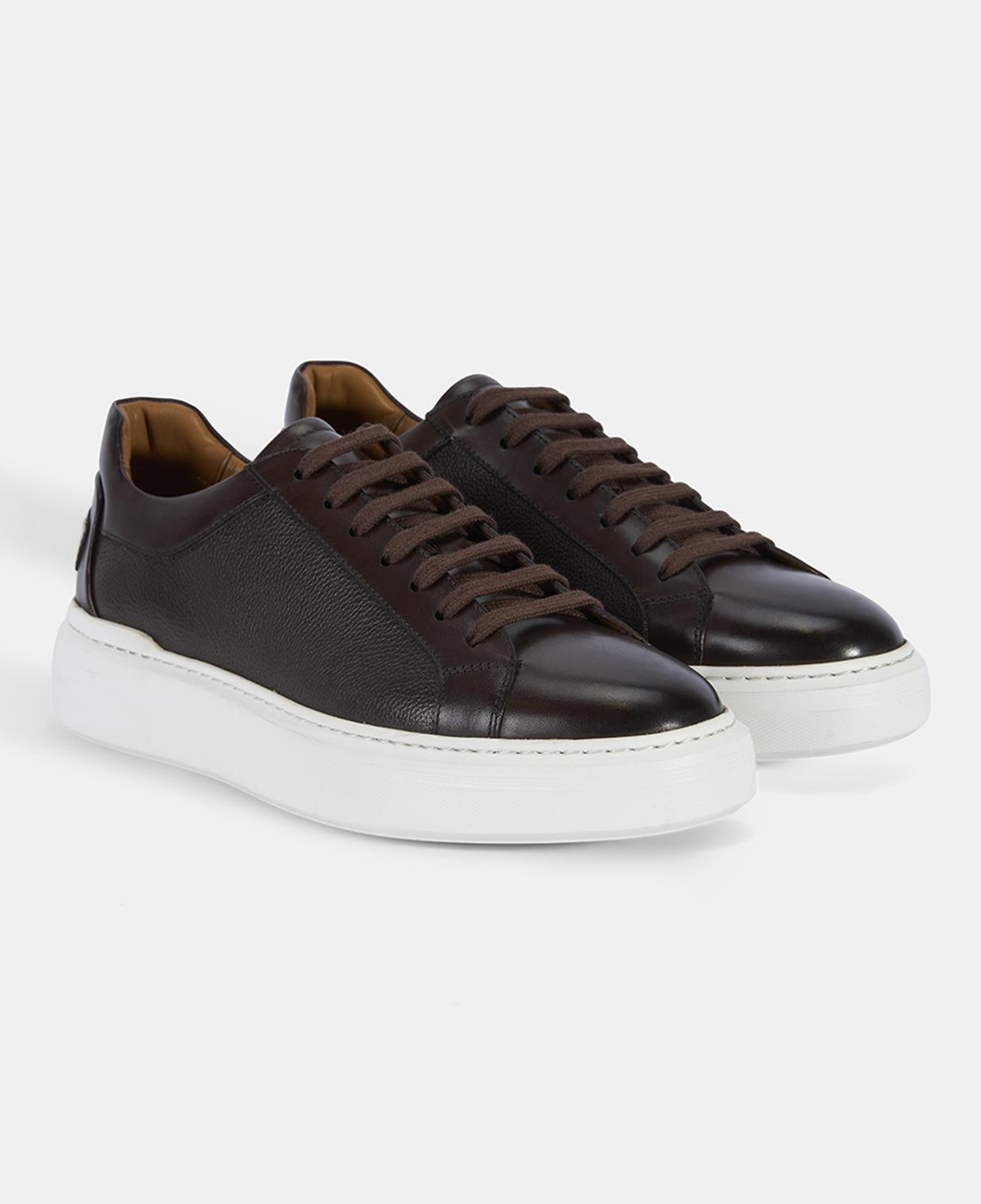 Erkek Koyu Kahve Bağcıklı Beyaz Tabanlı Deri Spor Ayakkabı