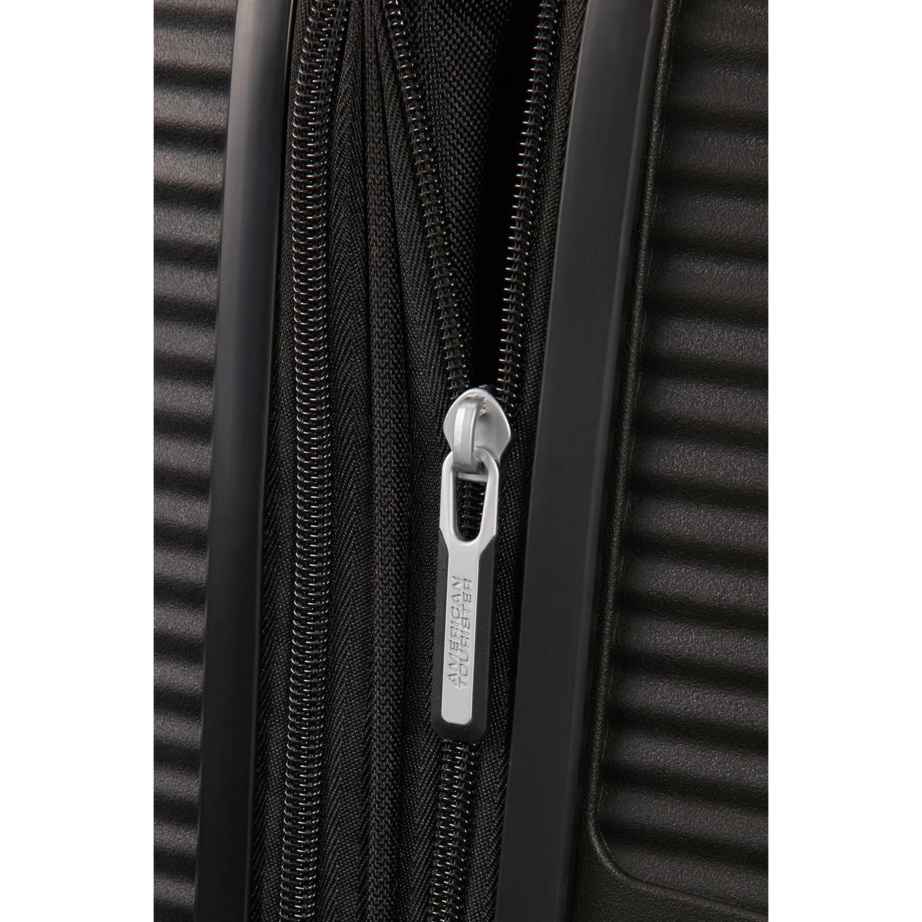 American Tourister Siyah Soundbox - Körüklü 55/20 Kabin Boy Sert Valiz