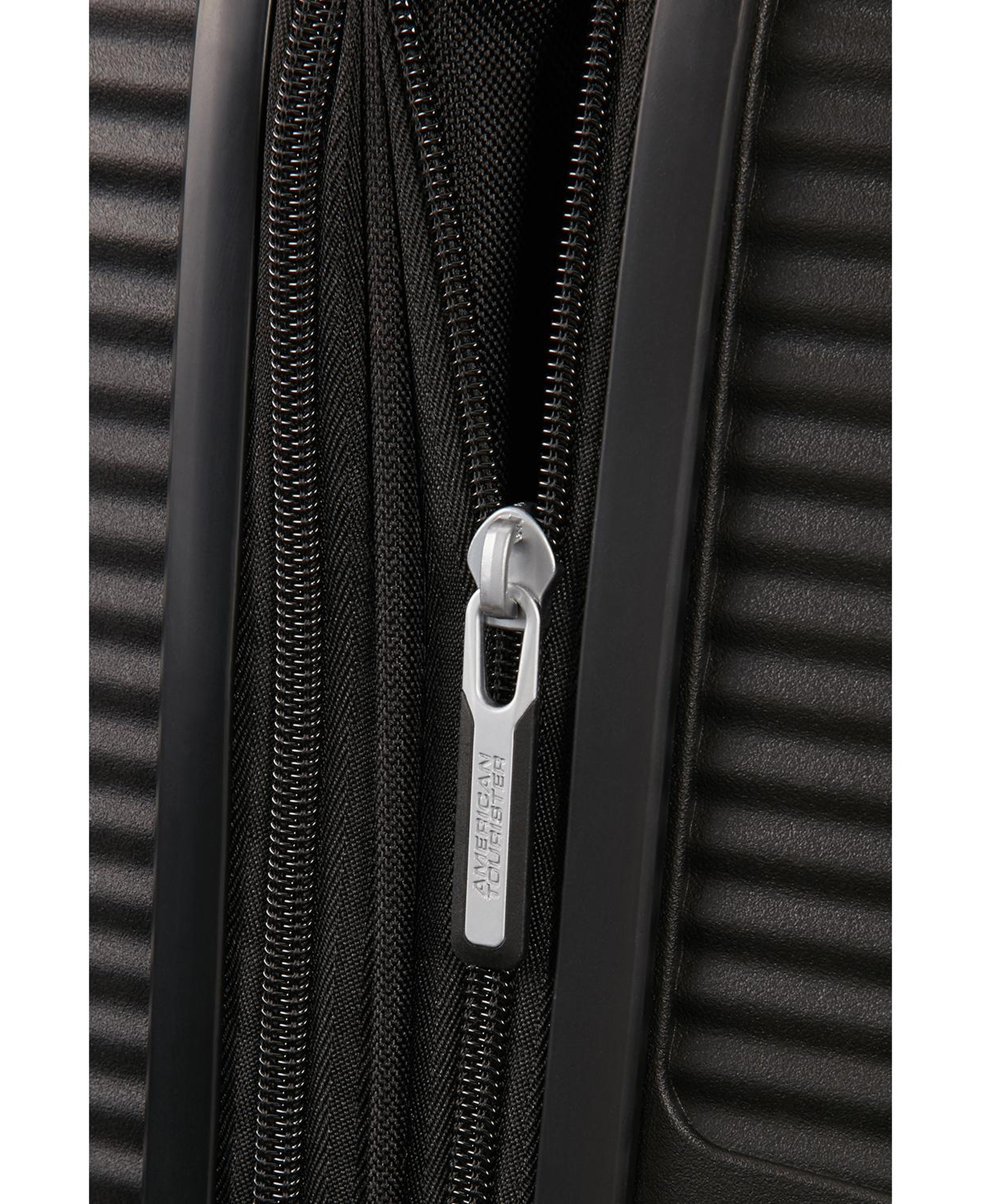 American Tourister Siyah Soundbox - Körüklü 55/20 Kabin Boy Sert Valiz