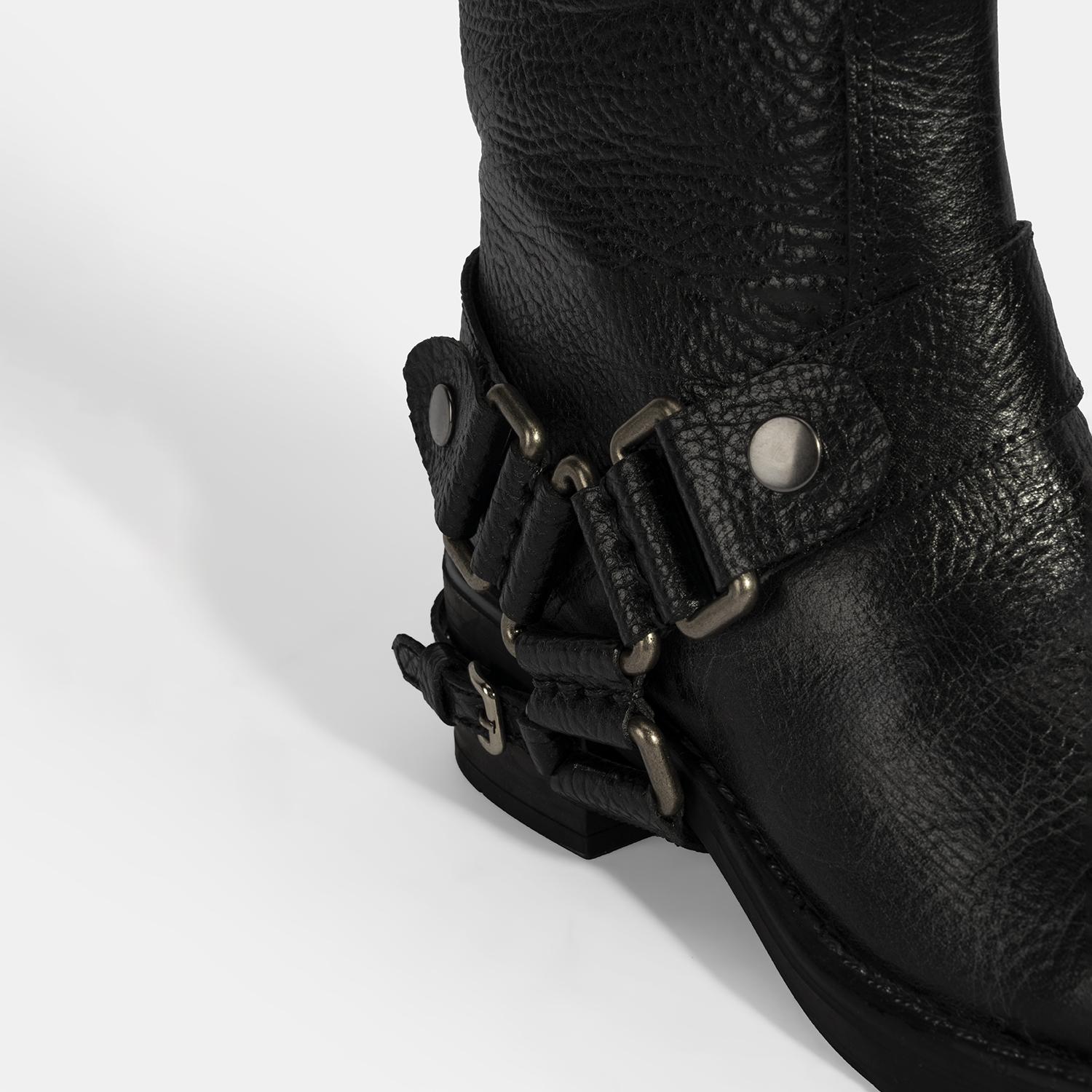 Kadın Siyah Metal Aksesuarlı Deri Biker Bot