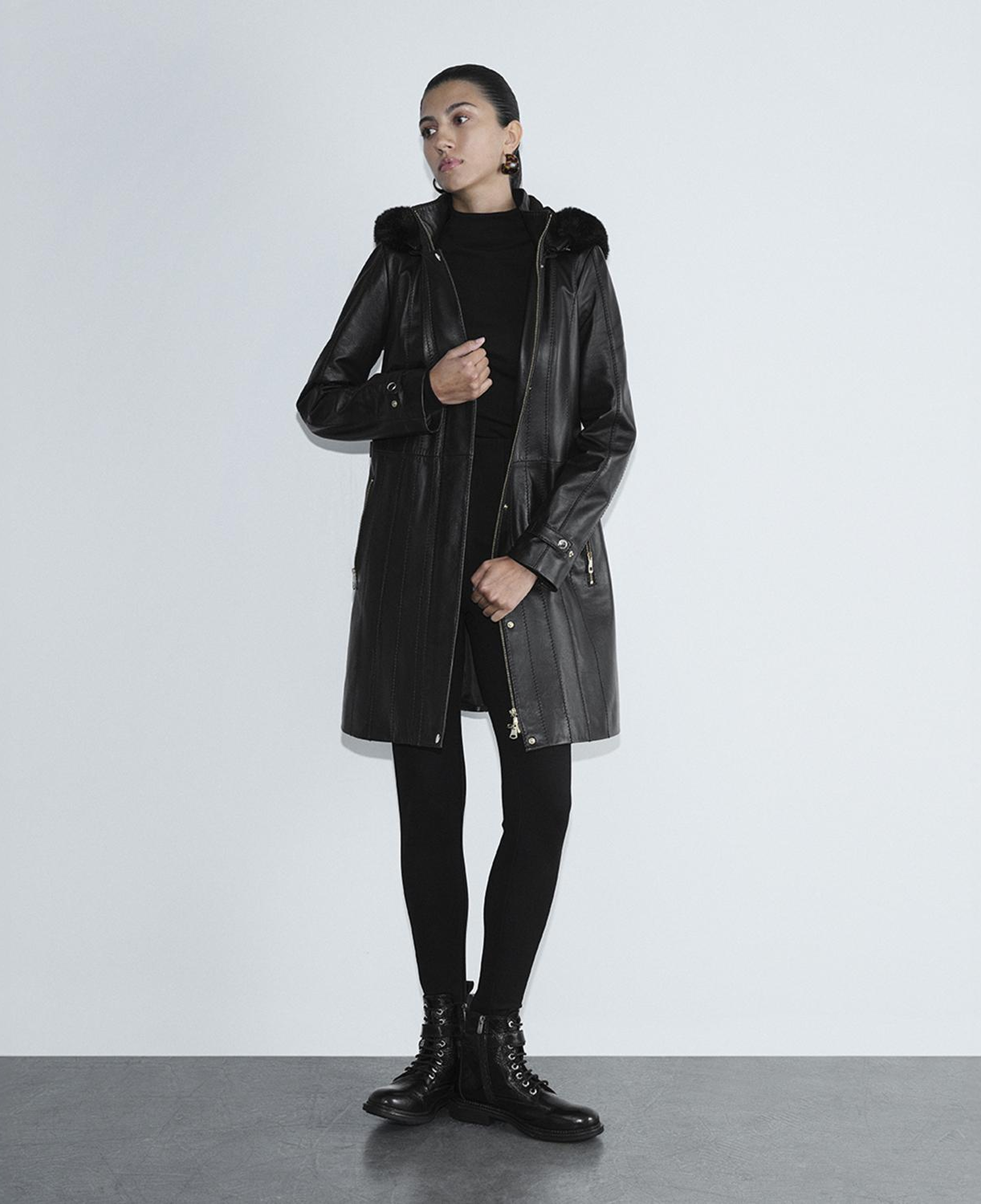 Kadın Siyah Hakim Yakalı Kapüşonlu Deri Kaban