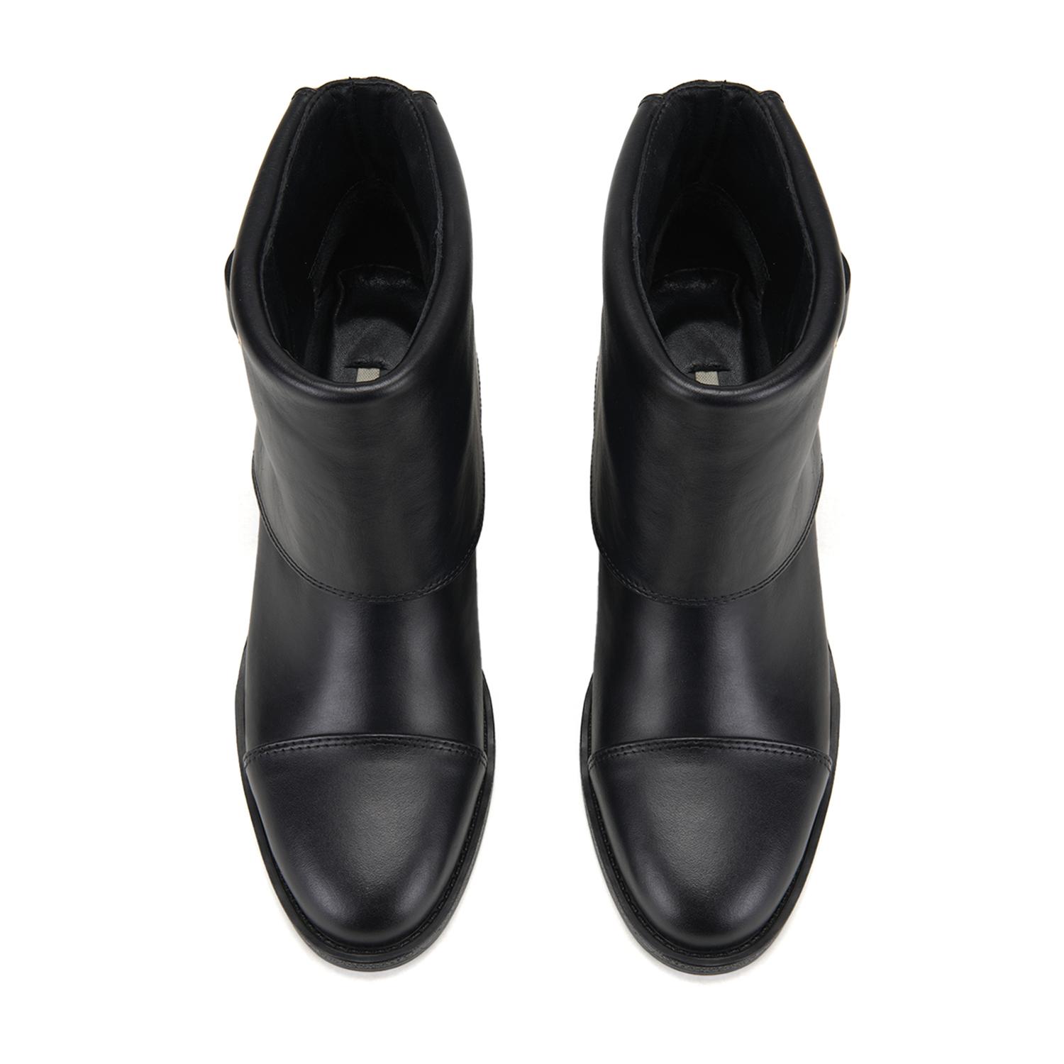 Deny Siyah Kadın Bot