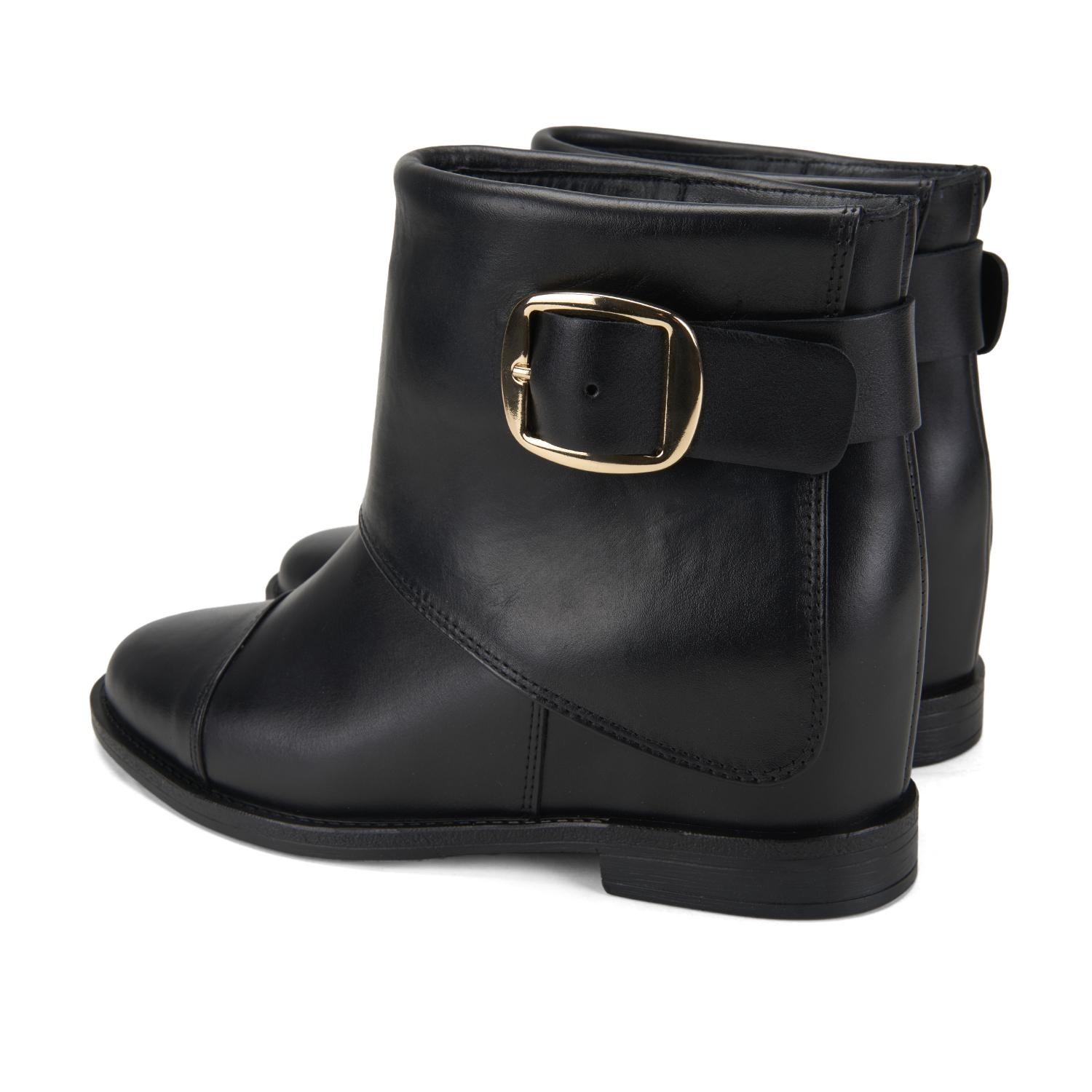 Deny Siyah Kadın Bot