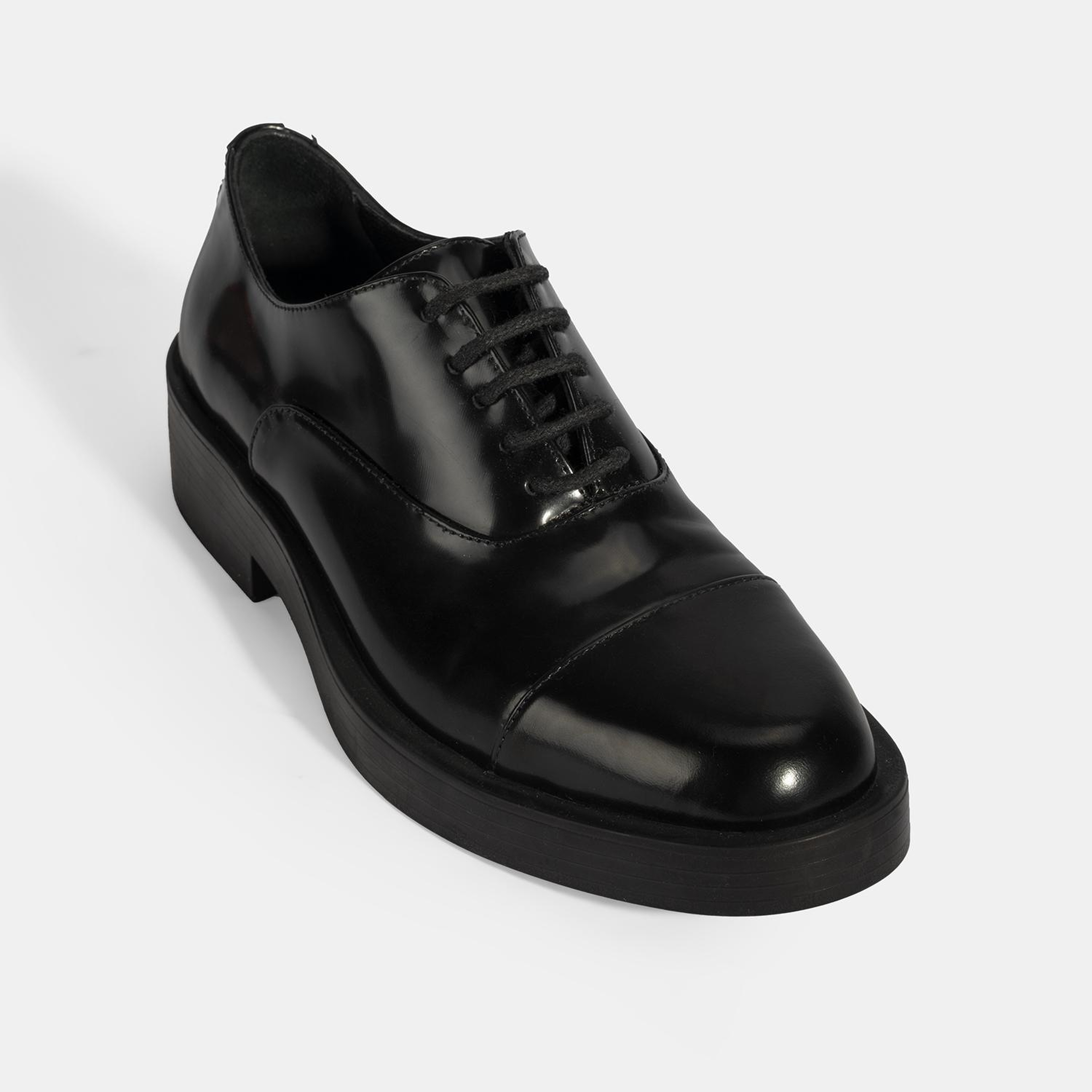 Kadın Siyah Bağcıklı Klasik Deri Ayakkabı