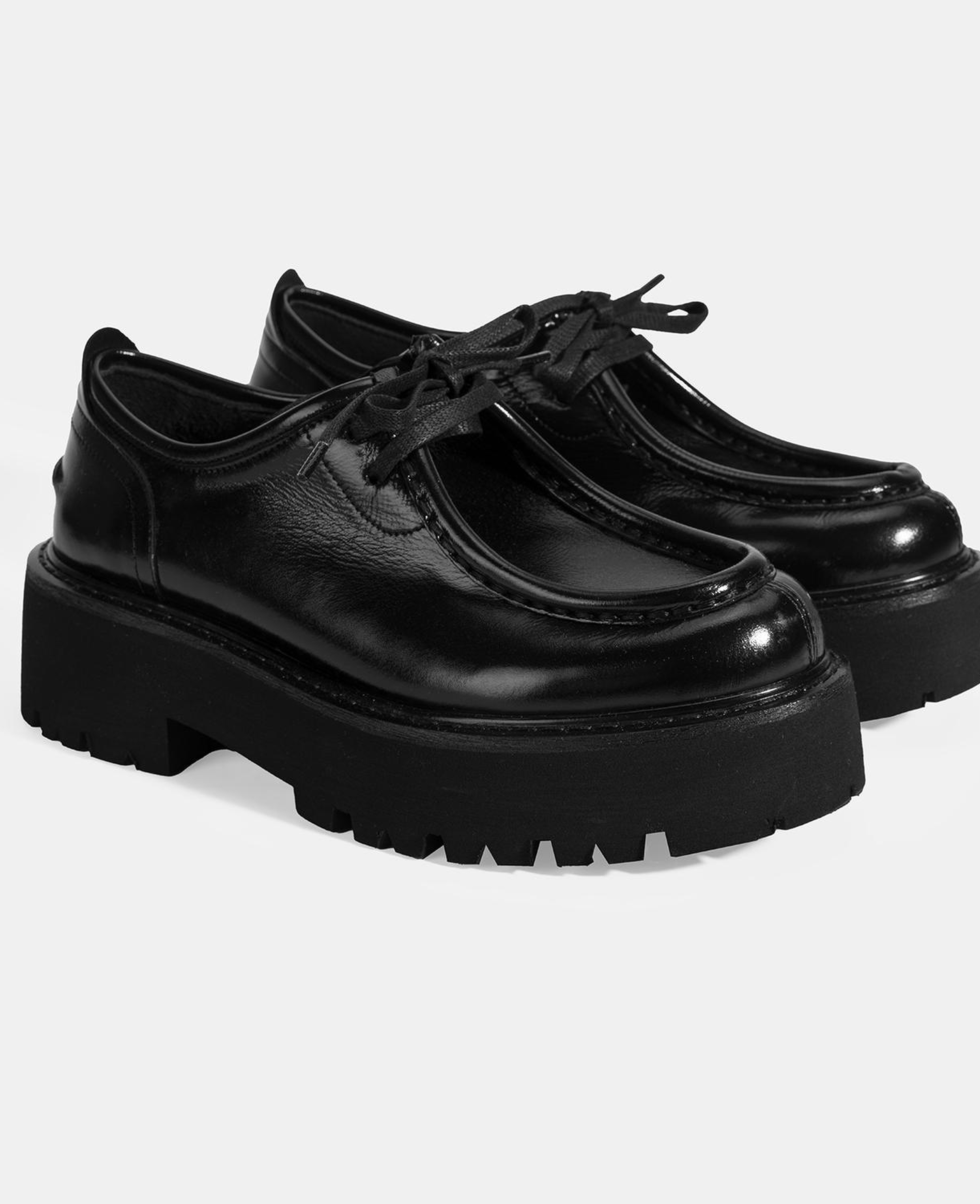 Kadın Siyah Bağcıklı Rugan Günlük Ayakkabı