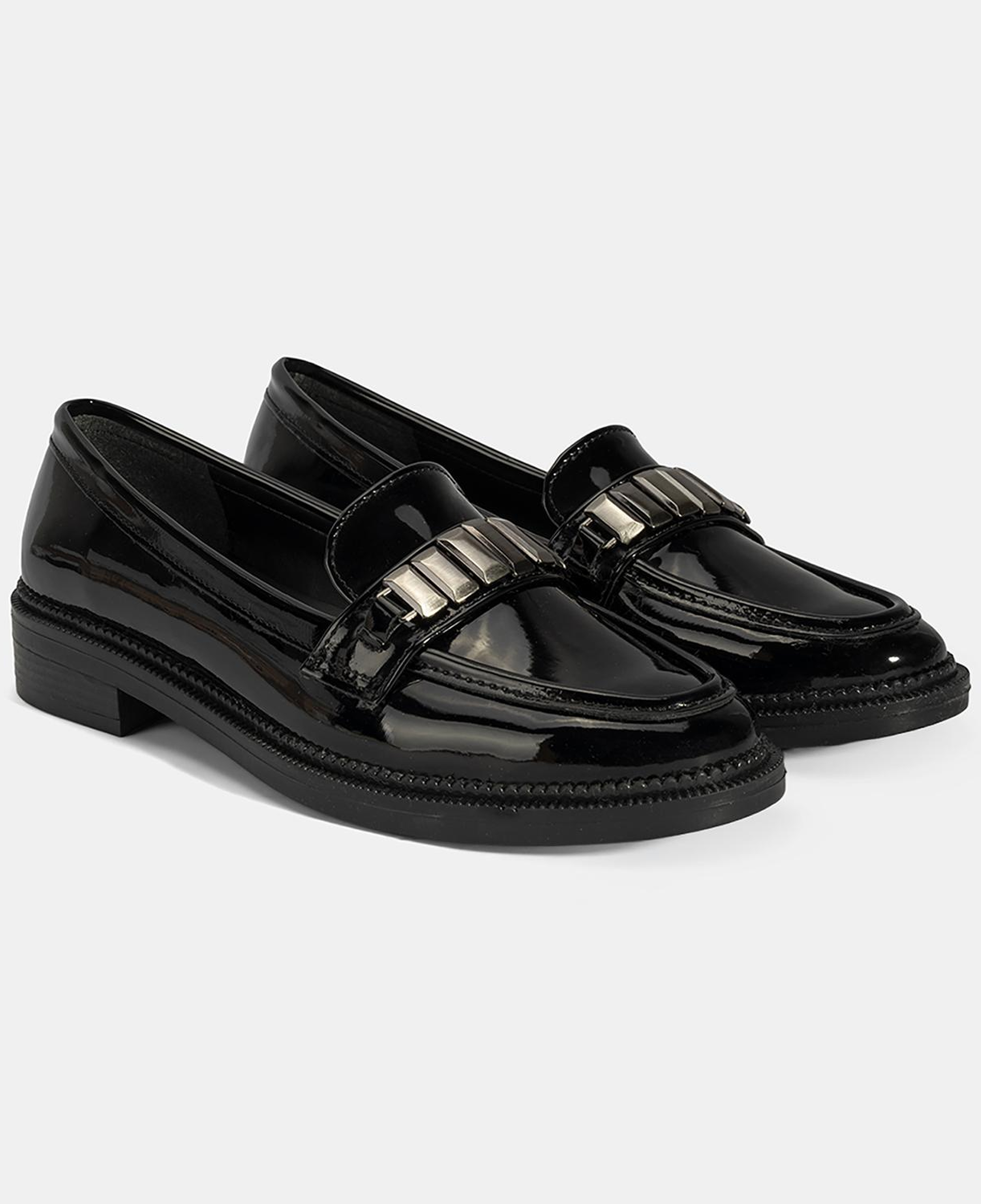 Kadın Siyah Metal Aksesuarlı Loafer