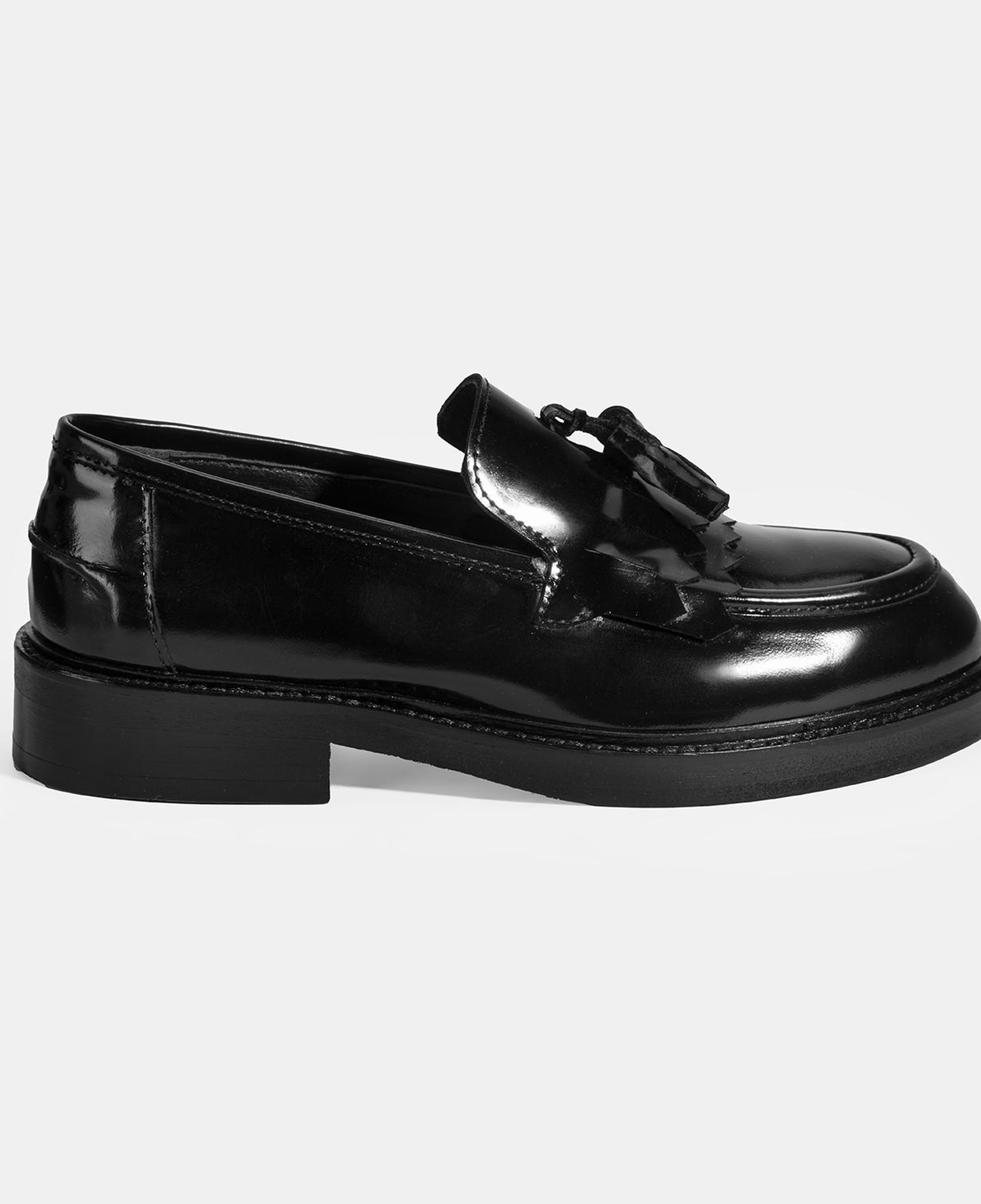 Kadın Siyah Püskül Detaylı Deri Loafer