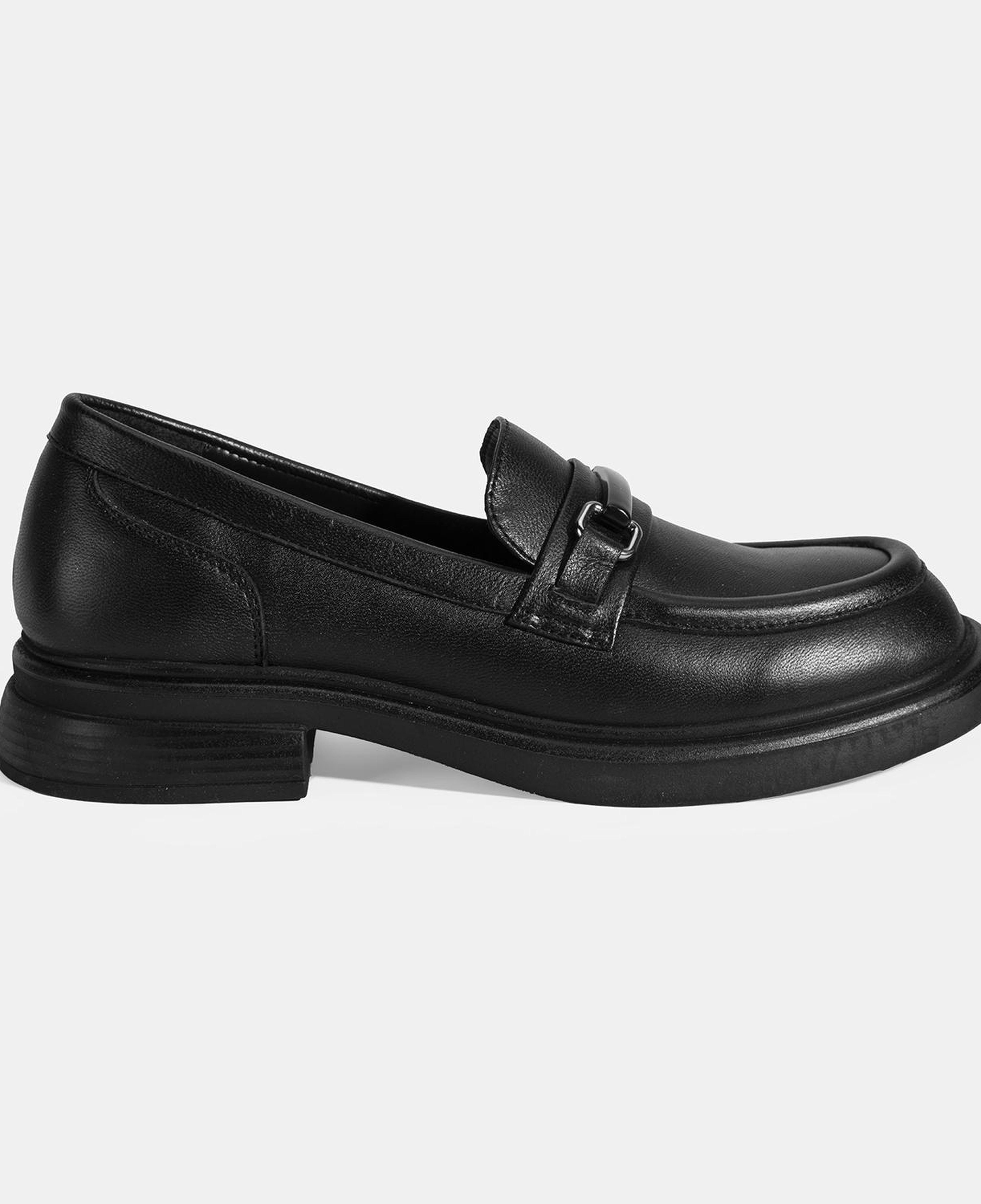 Kadın Siyah Metal Toka Detaylı Deri Loafer