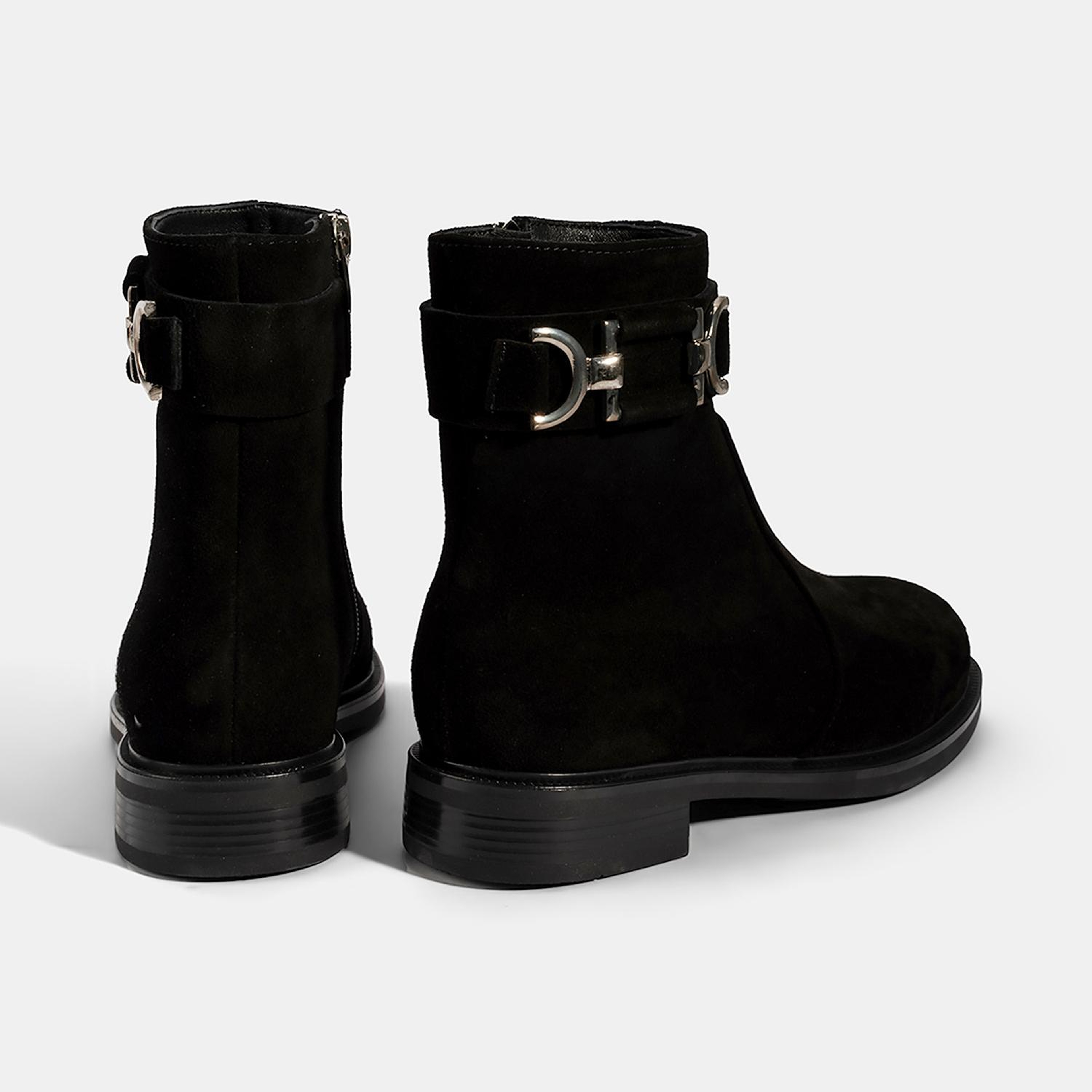 Kadın Siyah Metal Aksesuarlı Süet Bot