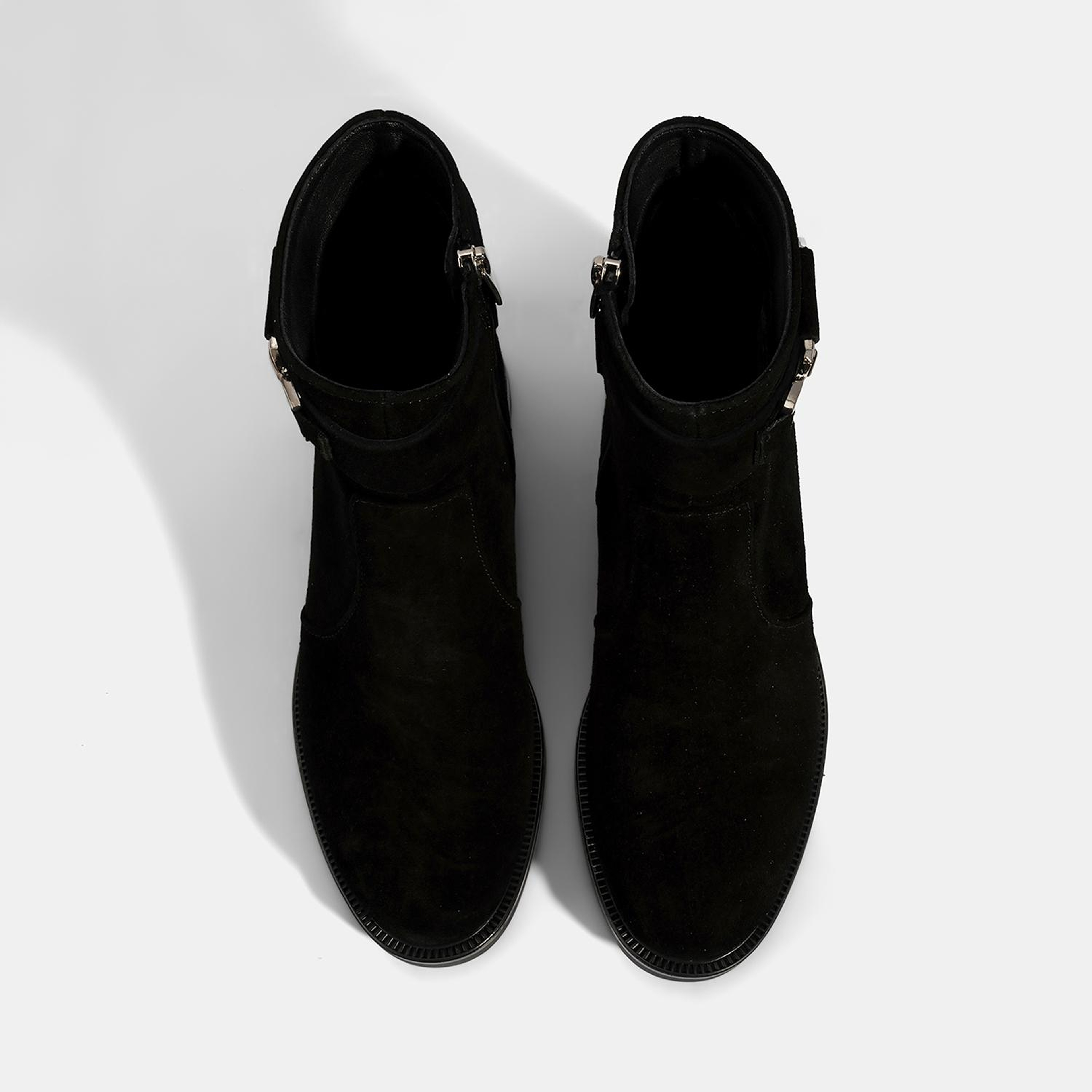 Kadın Siyah Metal Aksesuarlı Süet Bot