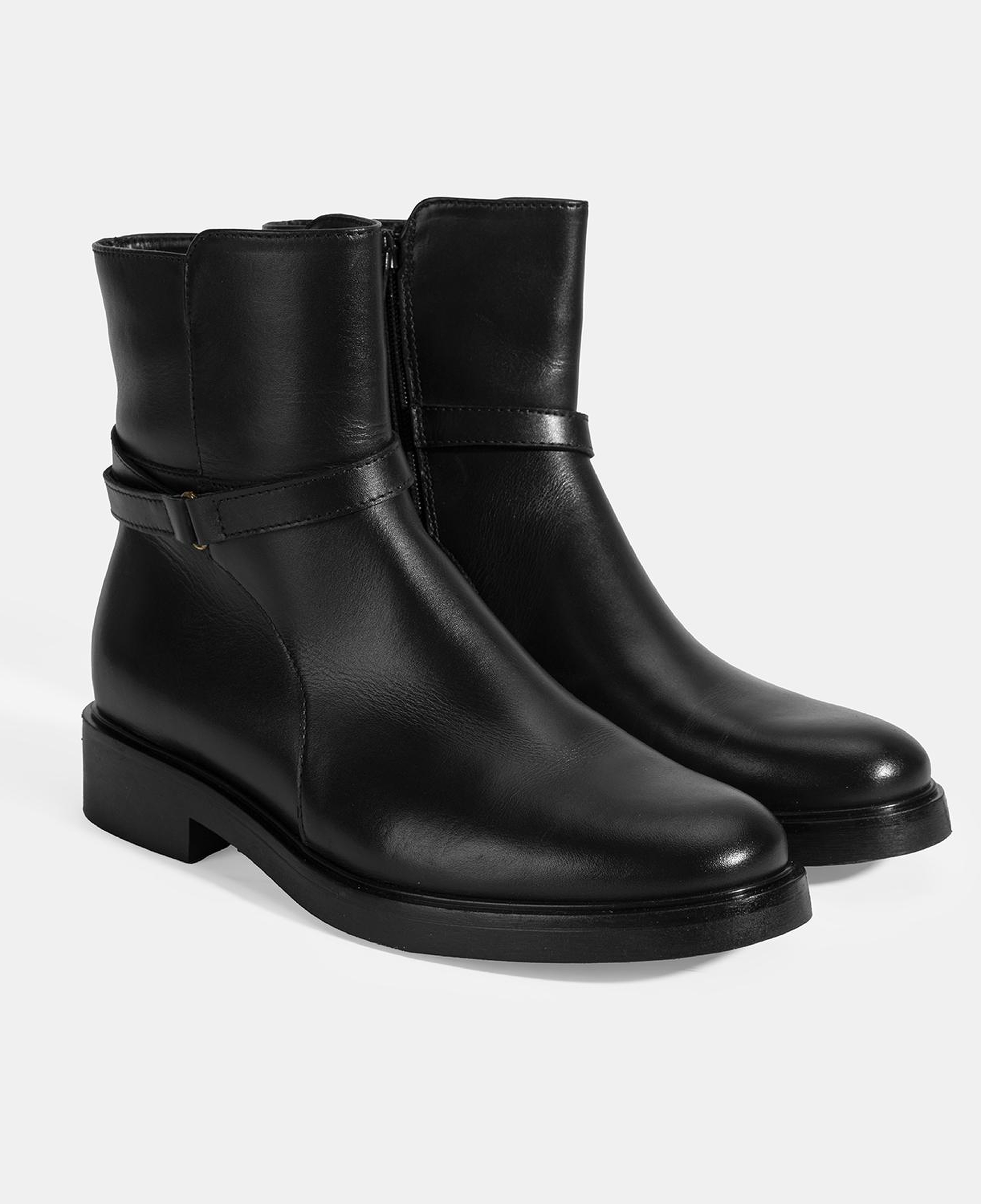 Kadın Siyah Metal Toka Detaylı Fermuarlı Deri Bot