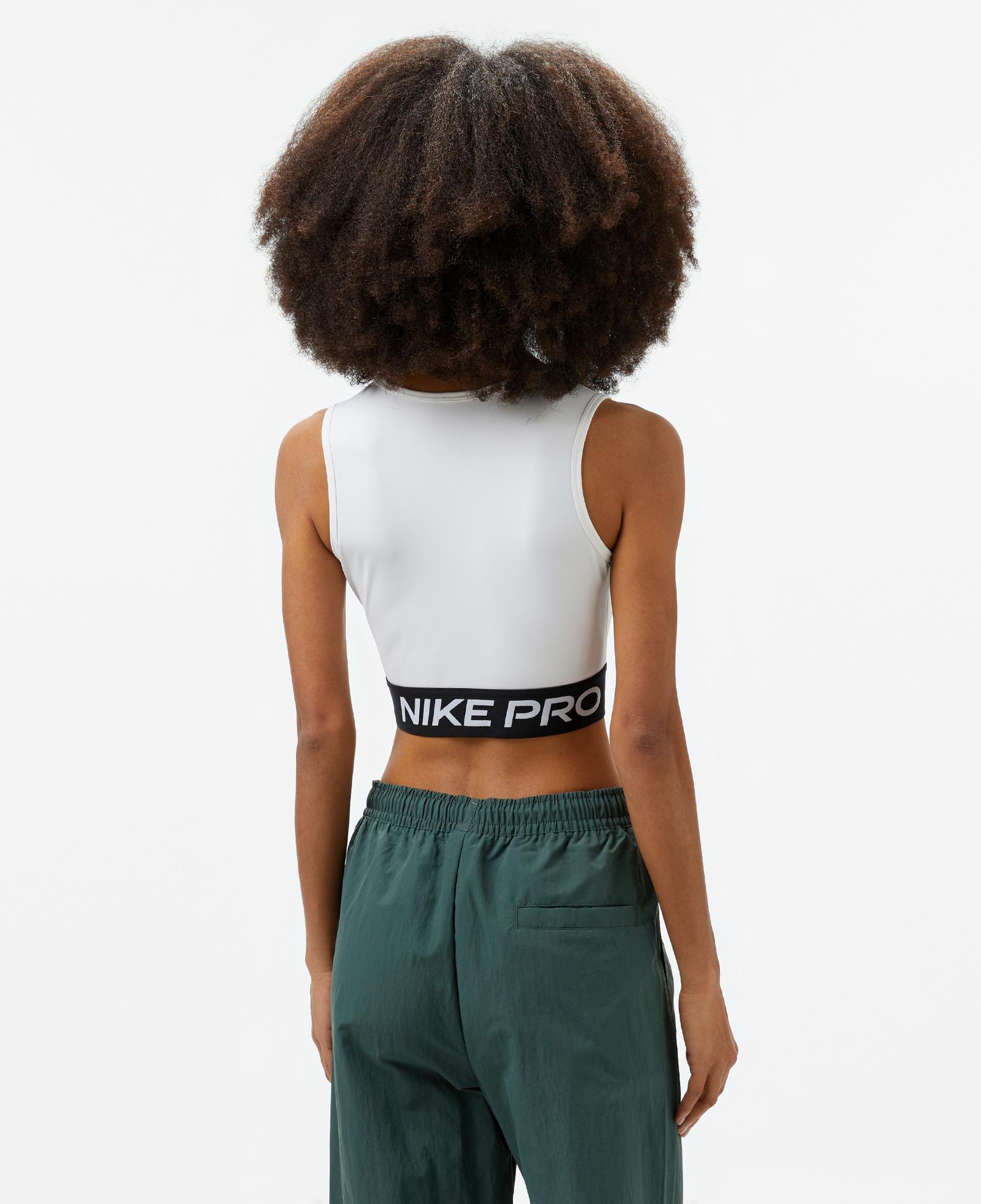 Nike Pro Dri-Fit Kadın Beyaz Crop T-Shirt