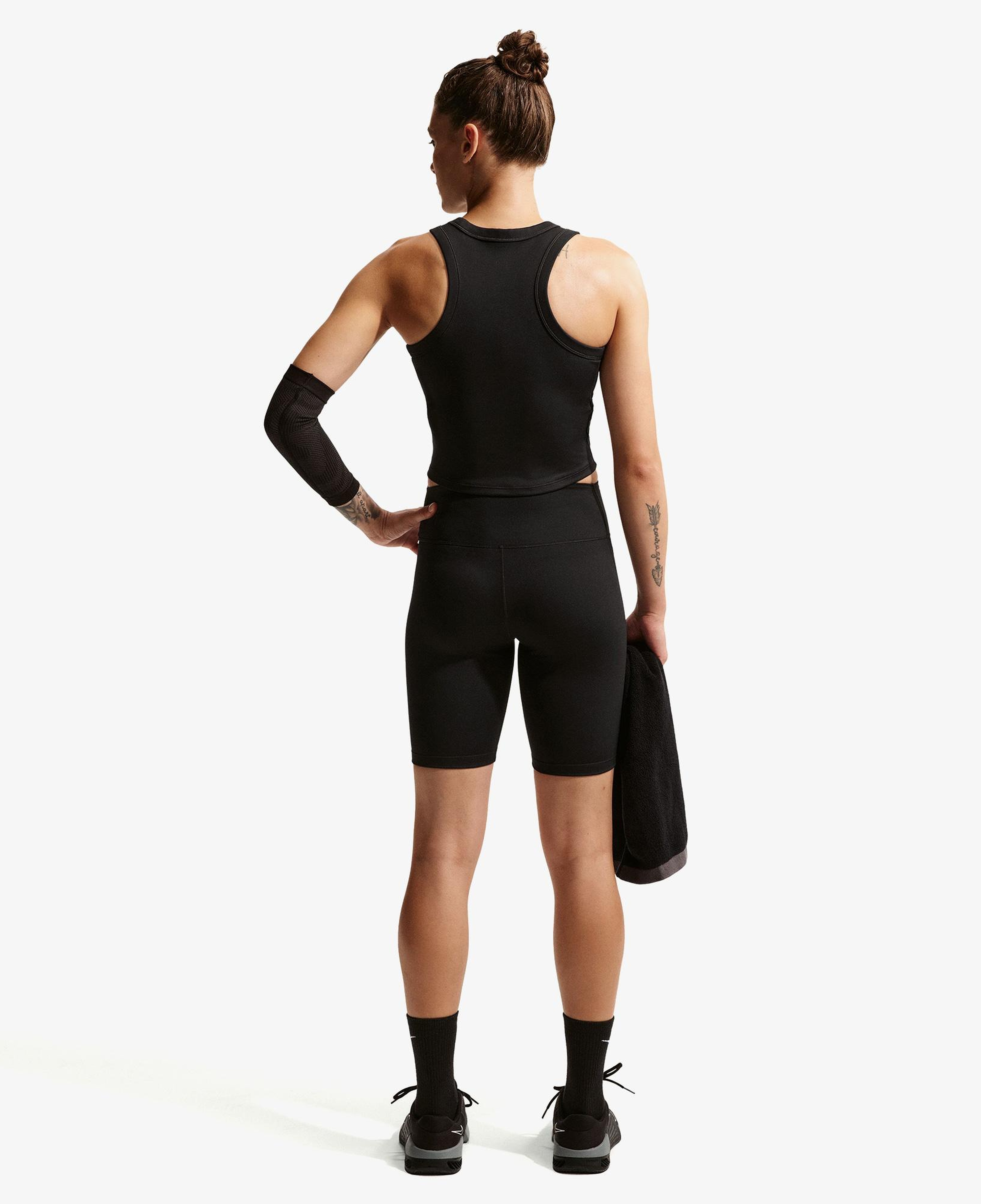 Nike One Fitted Dri-Fit Kadın Siyah Crop T-Shirt