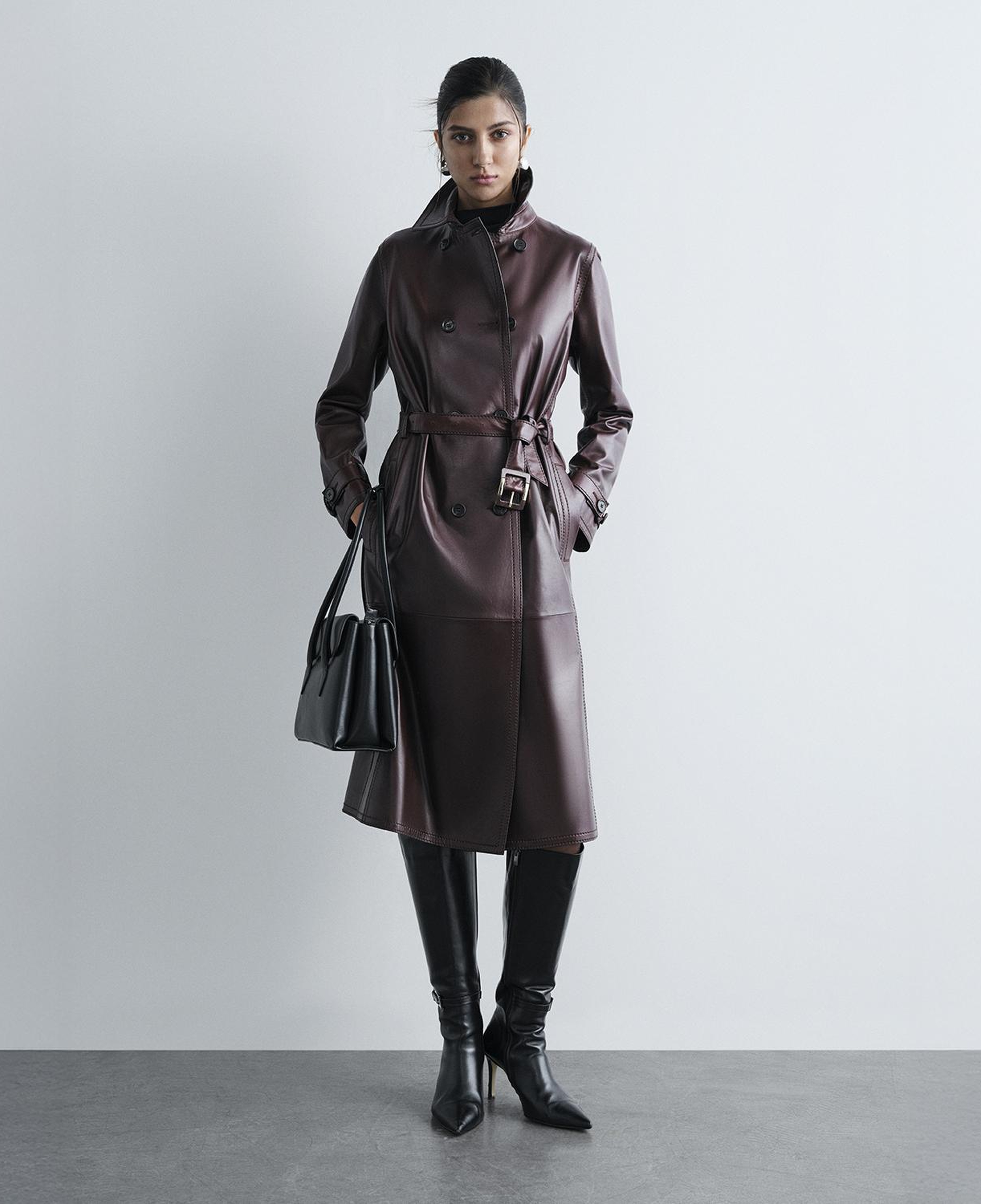 Kadın Siyah Sivri Burunlu İnce Topuklu Deri Çizme