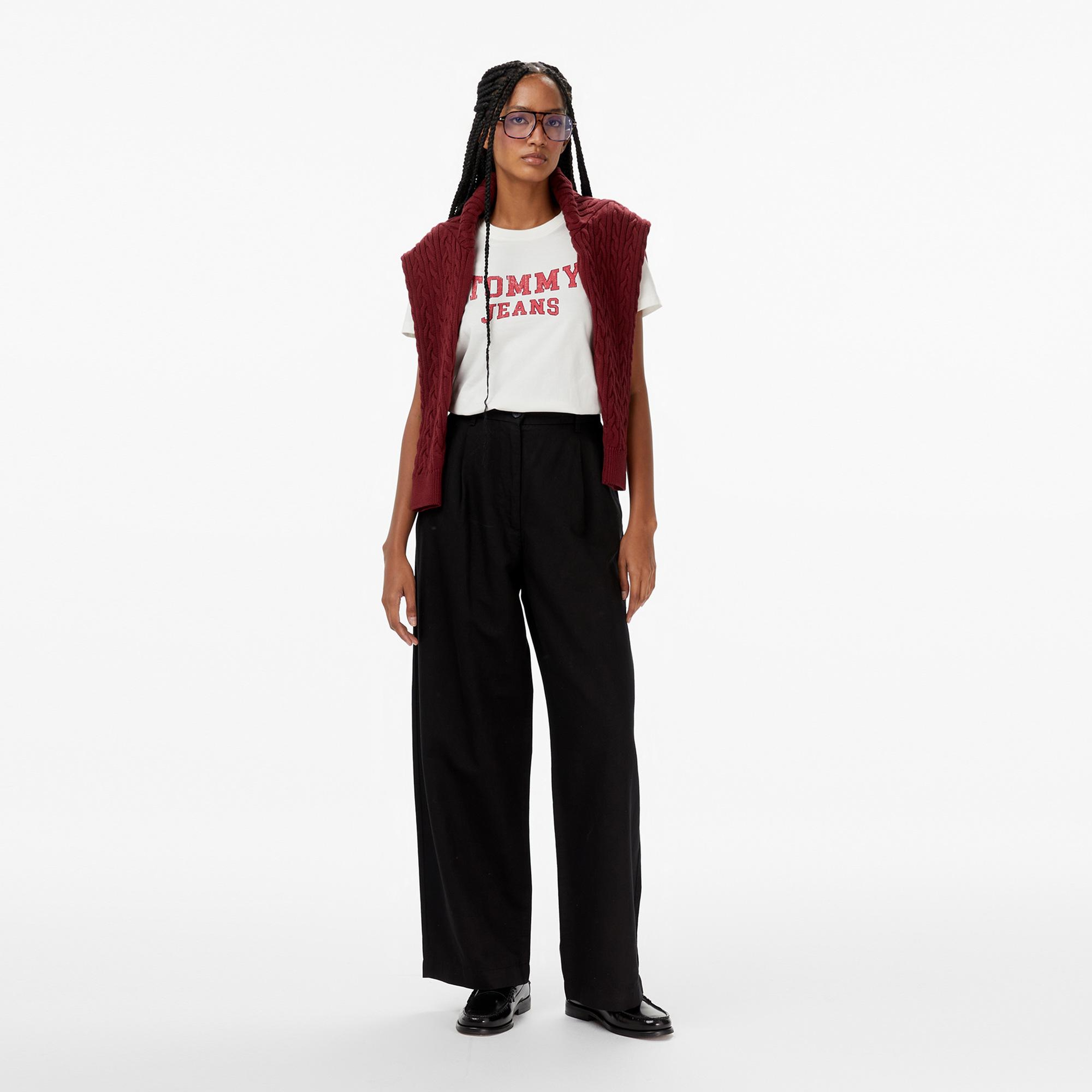 Tommy Jeans Regular Varsity Kadın Beyaz T-Shirt