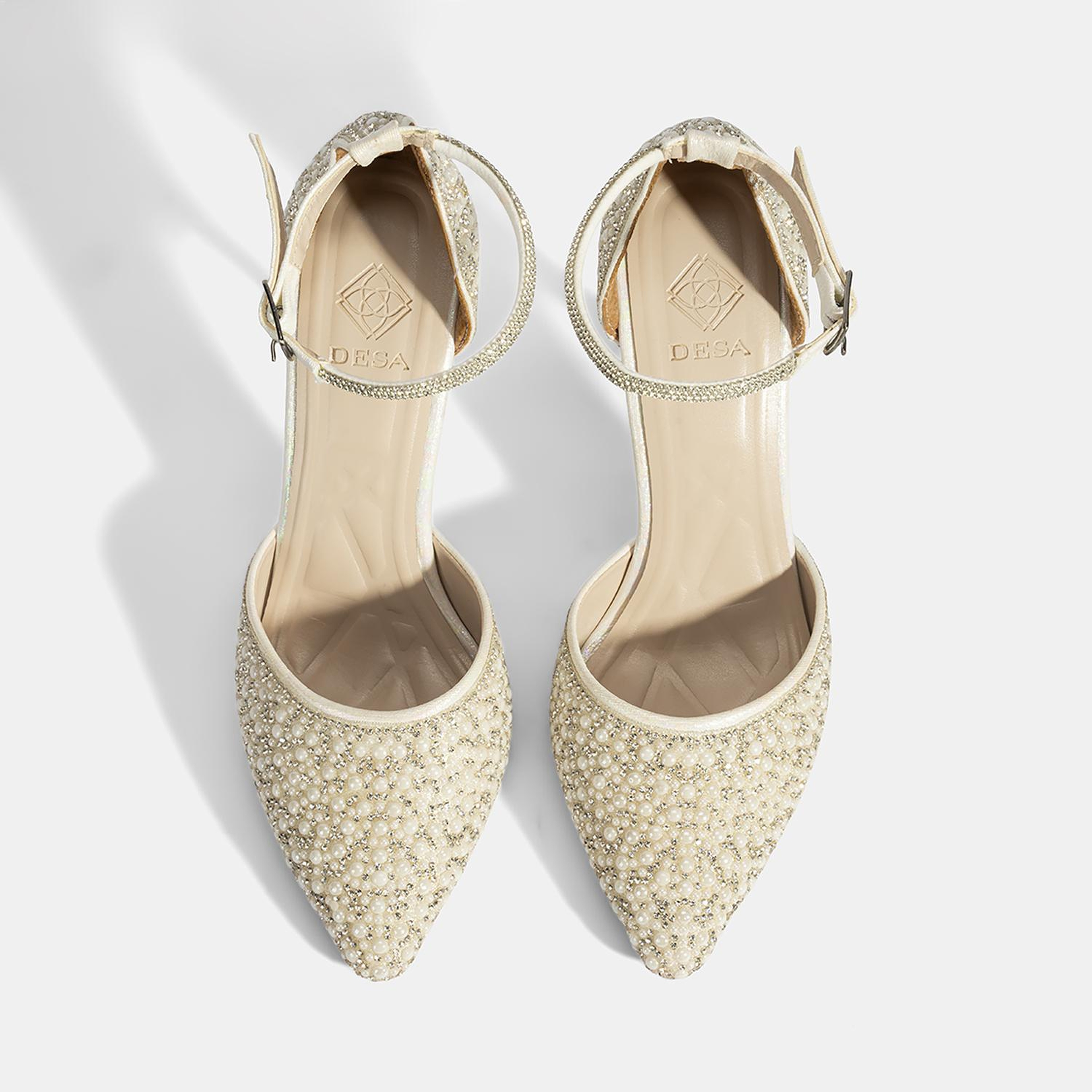 Kadın Beyaz Ayarlanabilir Tokalı Taşlı Gelin Ayakkabısı