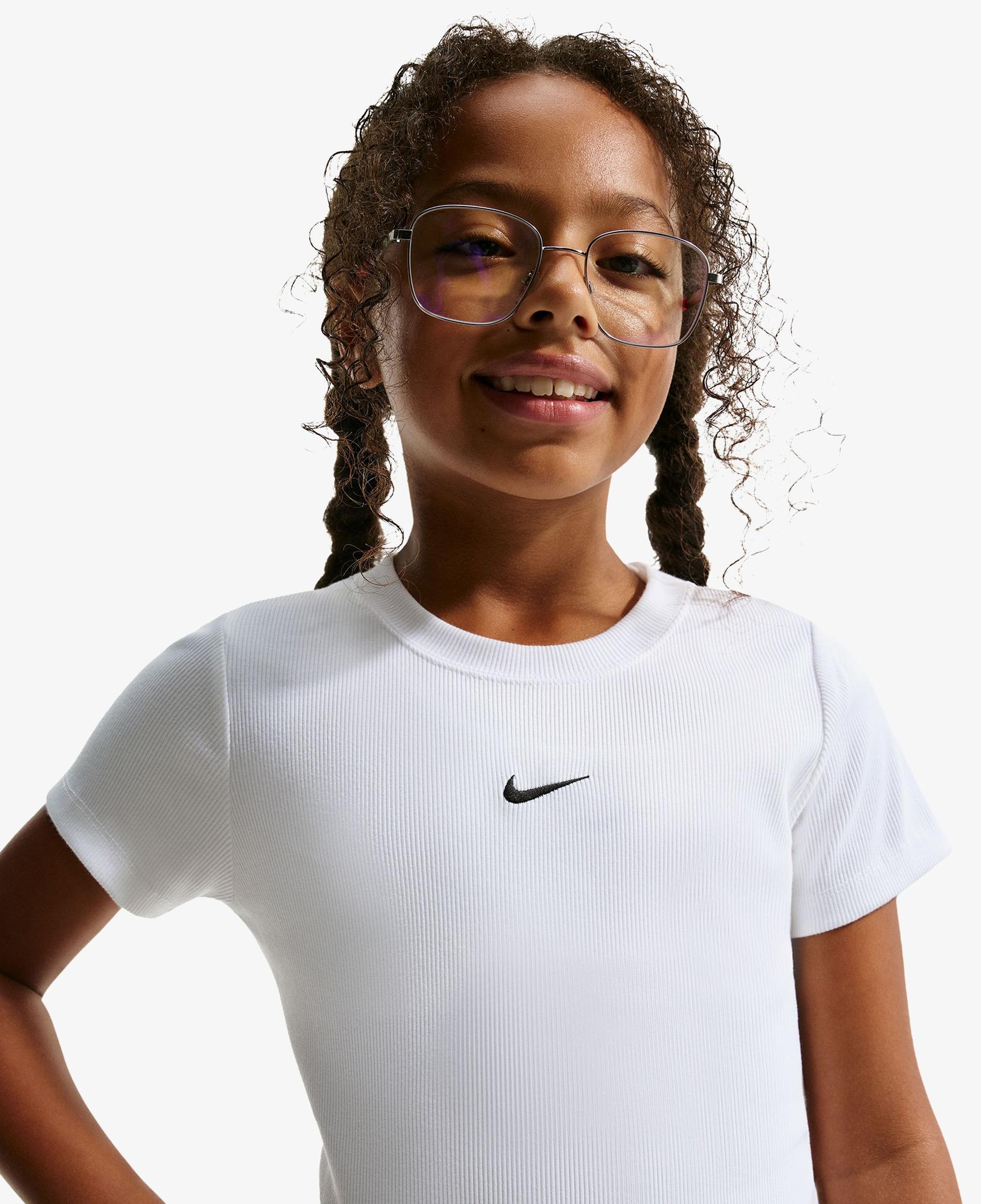 Nike Sportswear Çocuk Beyaz Crop T-Shirt