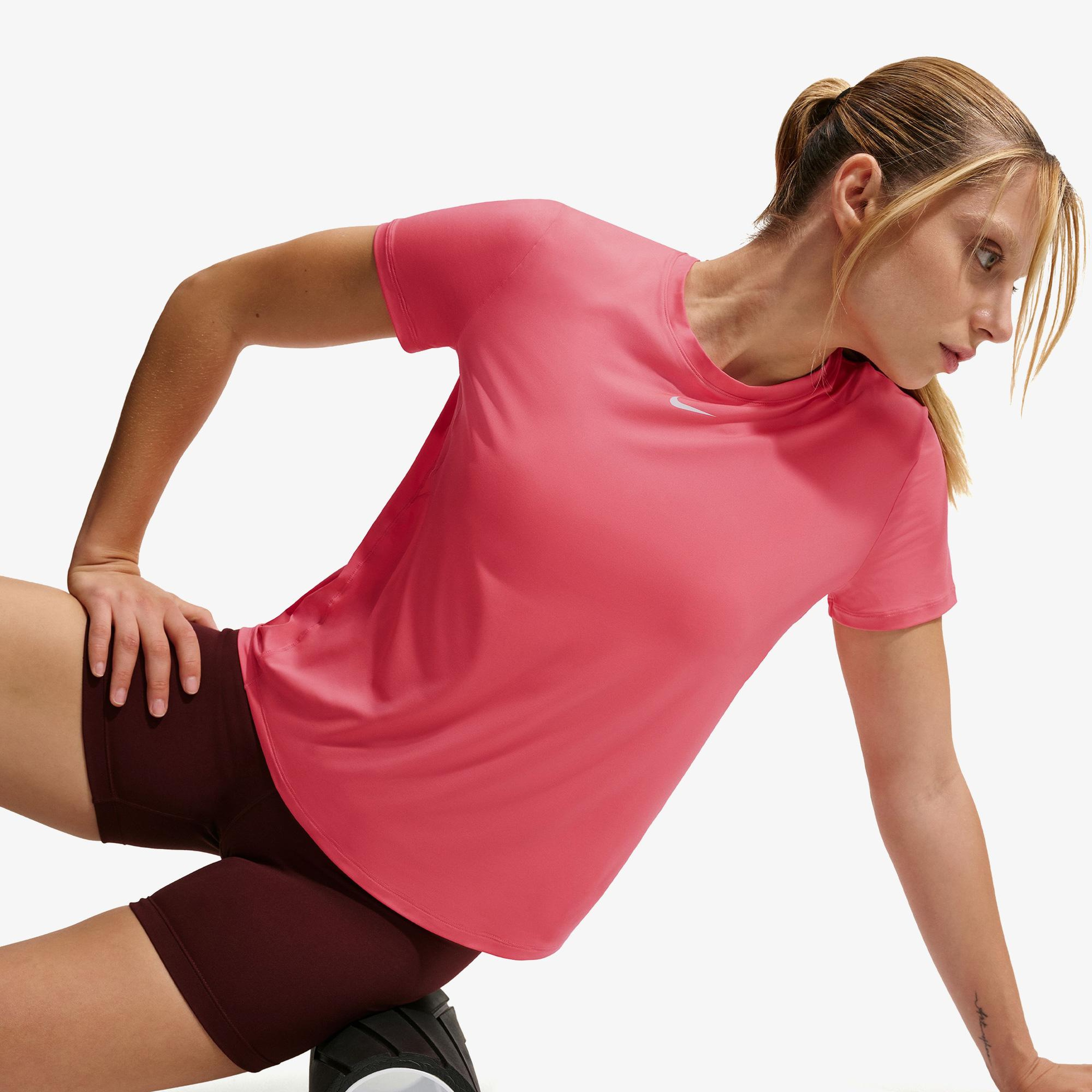 Nike One Classic Dri-Fit Kadın Pembe T-Shirt