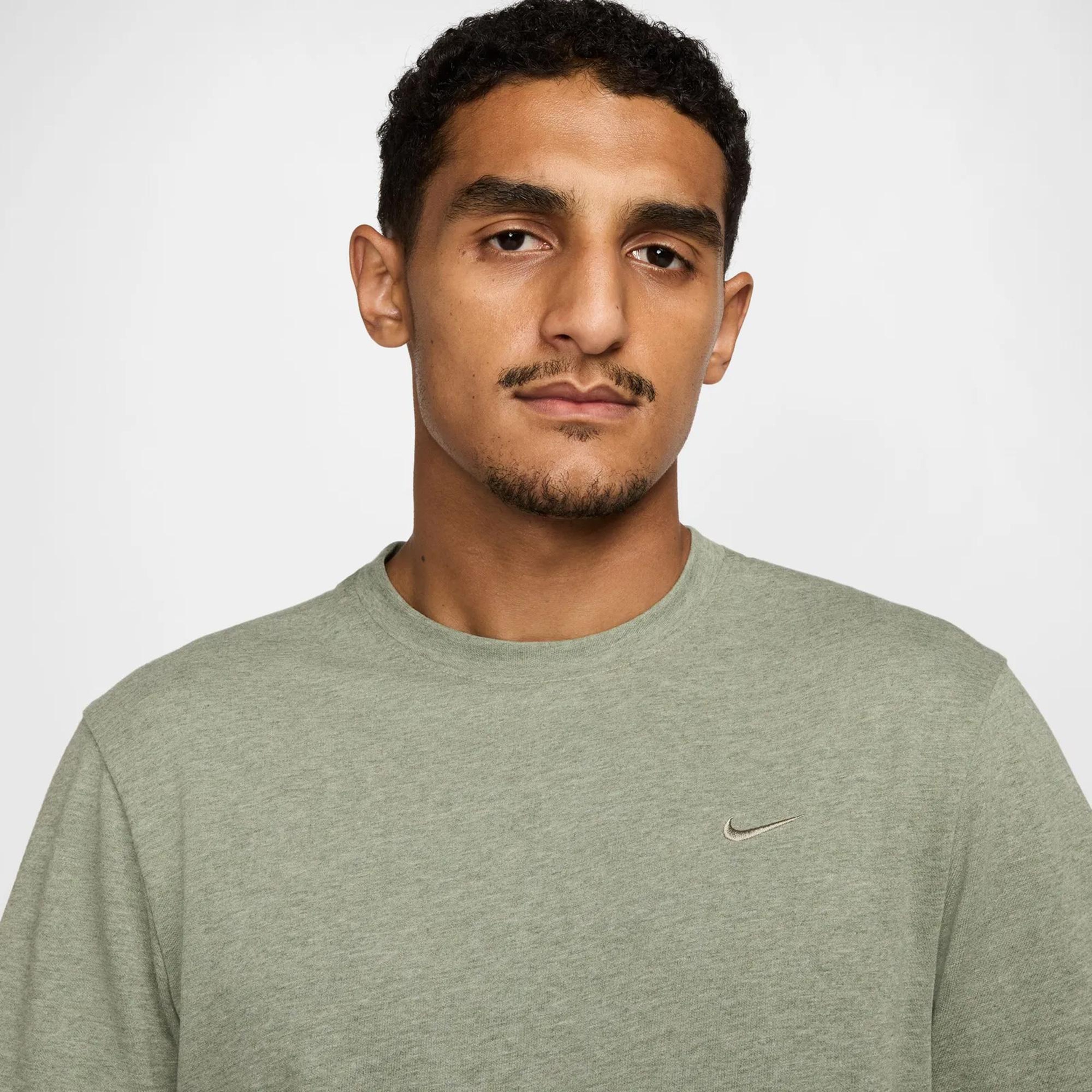 Nike Dri-Fit Primary Erkek Yeşil T-Shirt