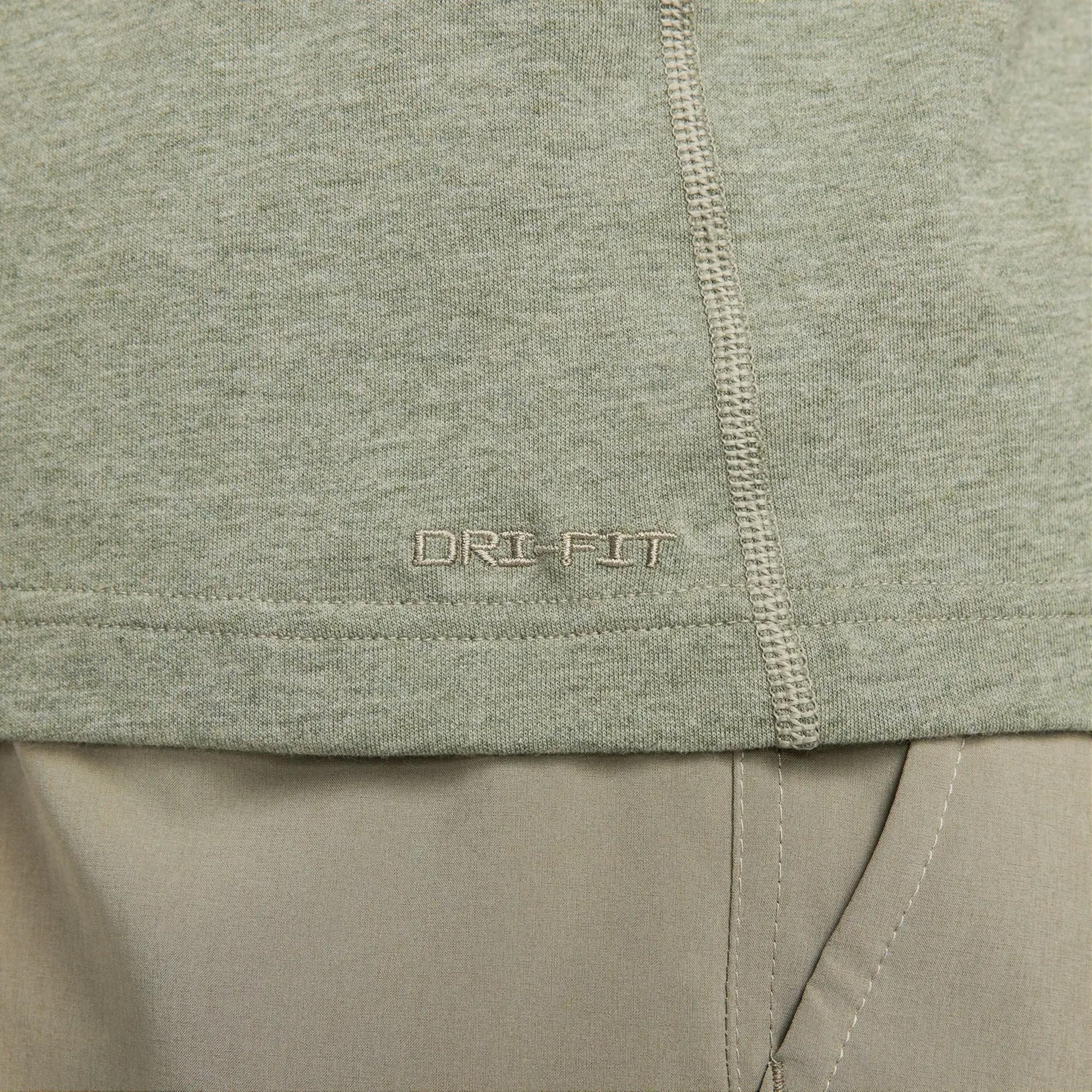 Nike Dri-Fit Primary Erkek Yeşil T-Shirt