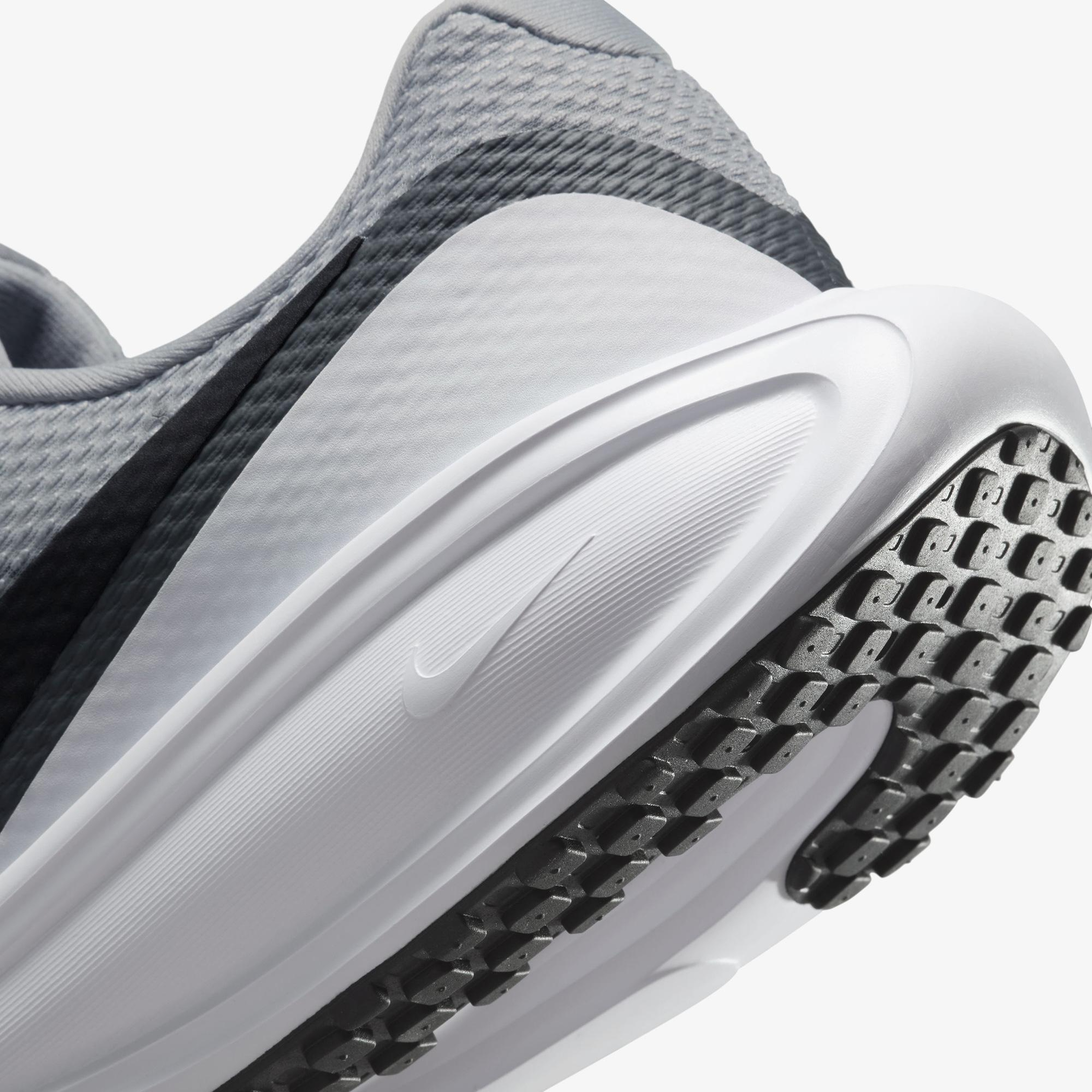 Nike Revolution 8 Erkek Gri Koşu Ayakkabısı