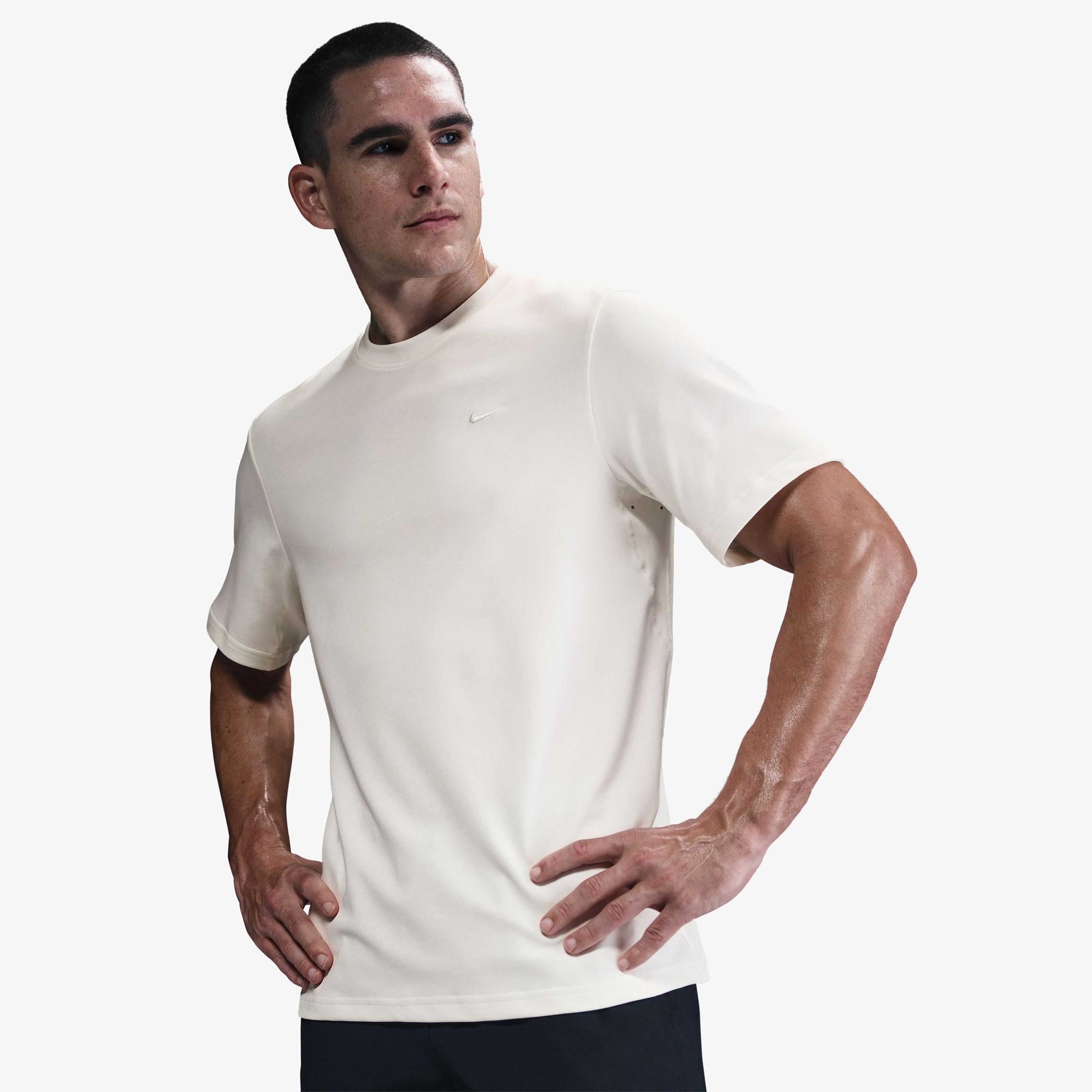 Nike Dri-Fit Primary Erkek Beyaz T-Shirt