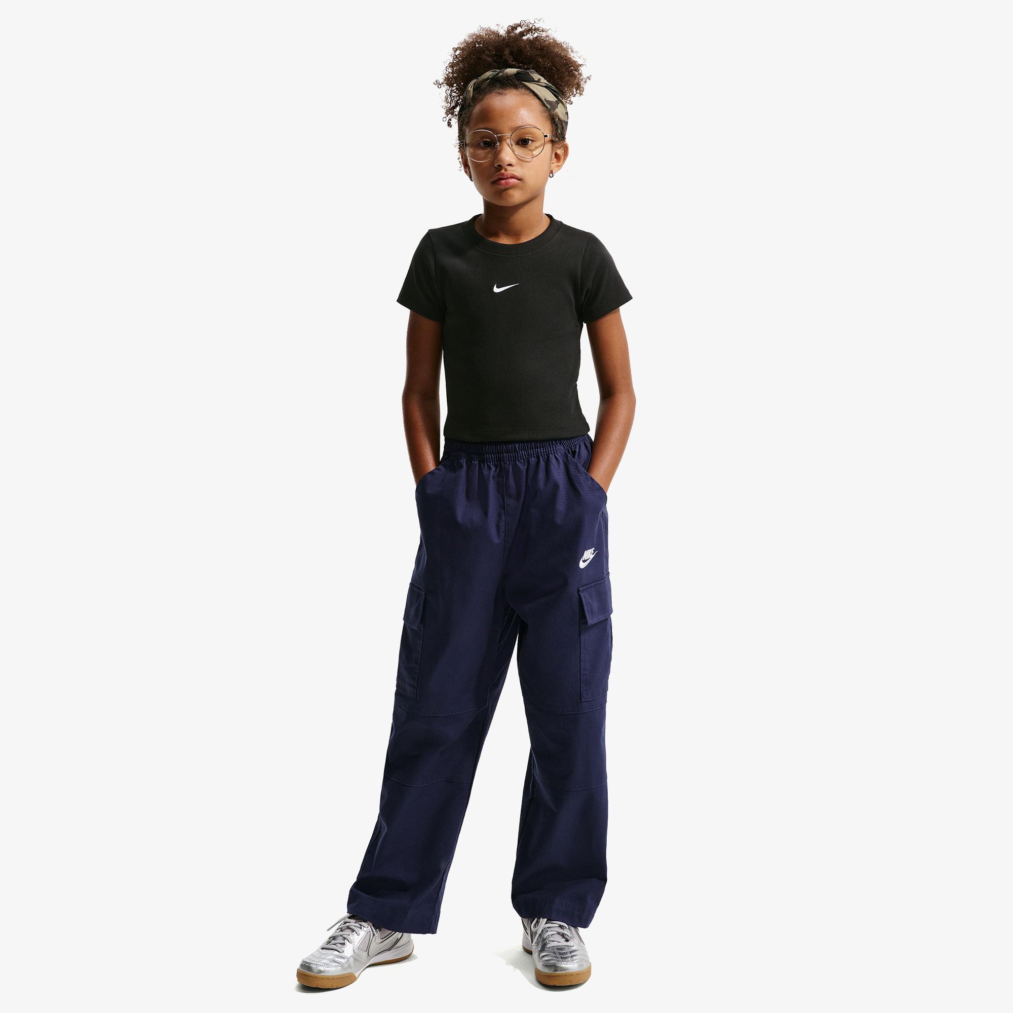 Nike Sportswear Çocuk Siyah Crop T-Shirt