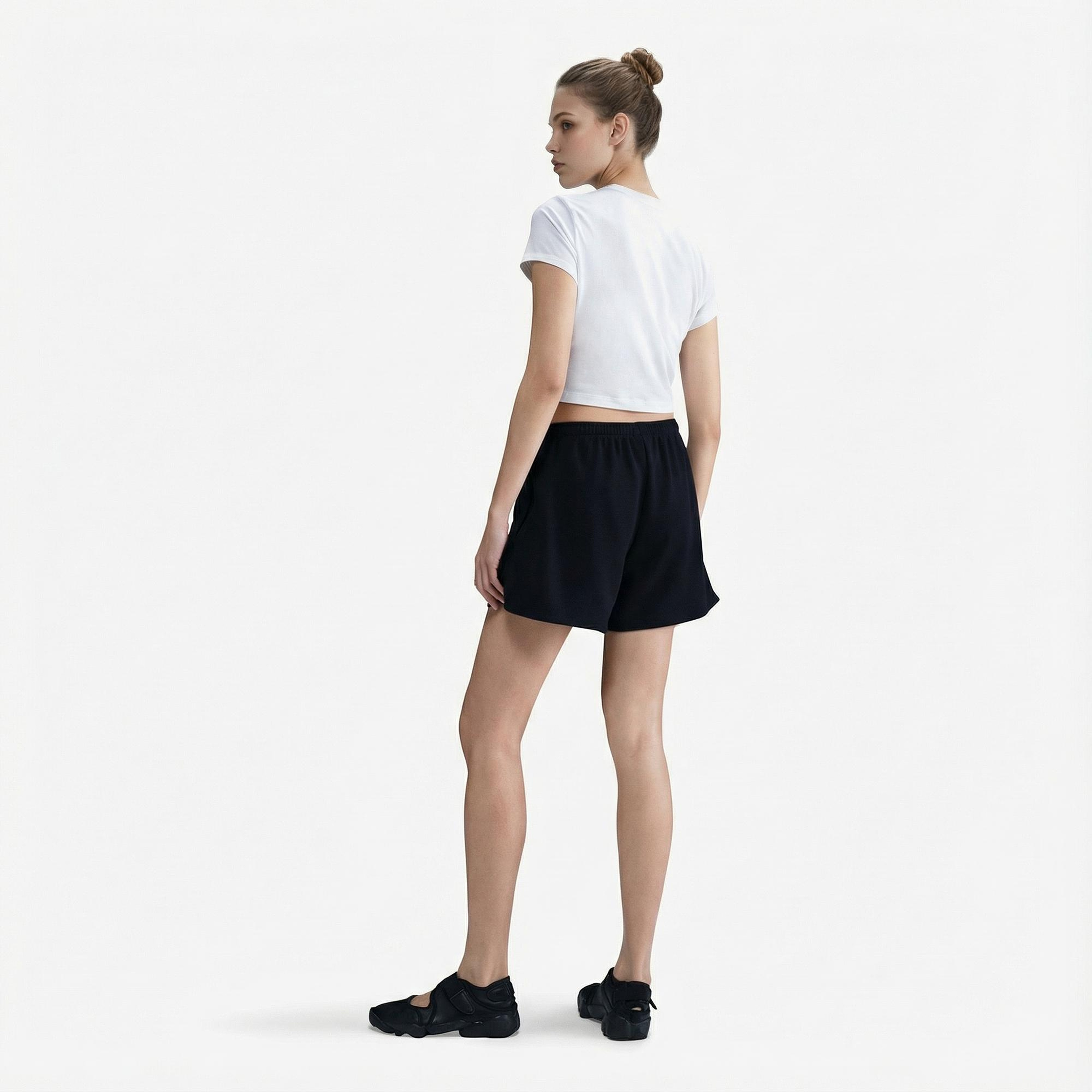 Nike Sportswear Chill Knit Kadın Beyaz Crop T-Shirt