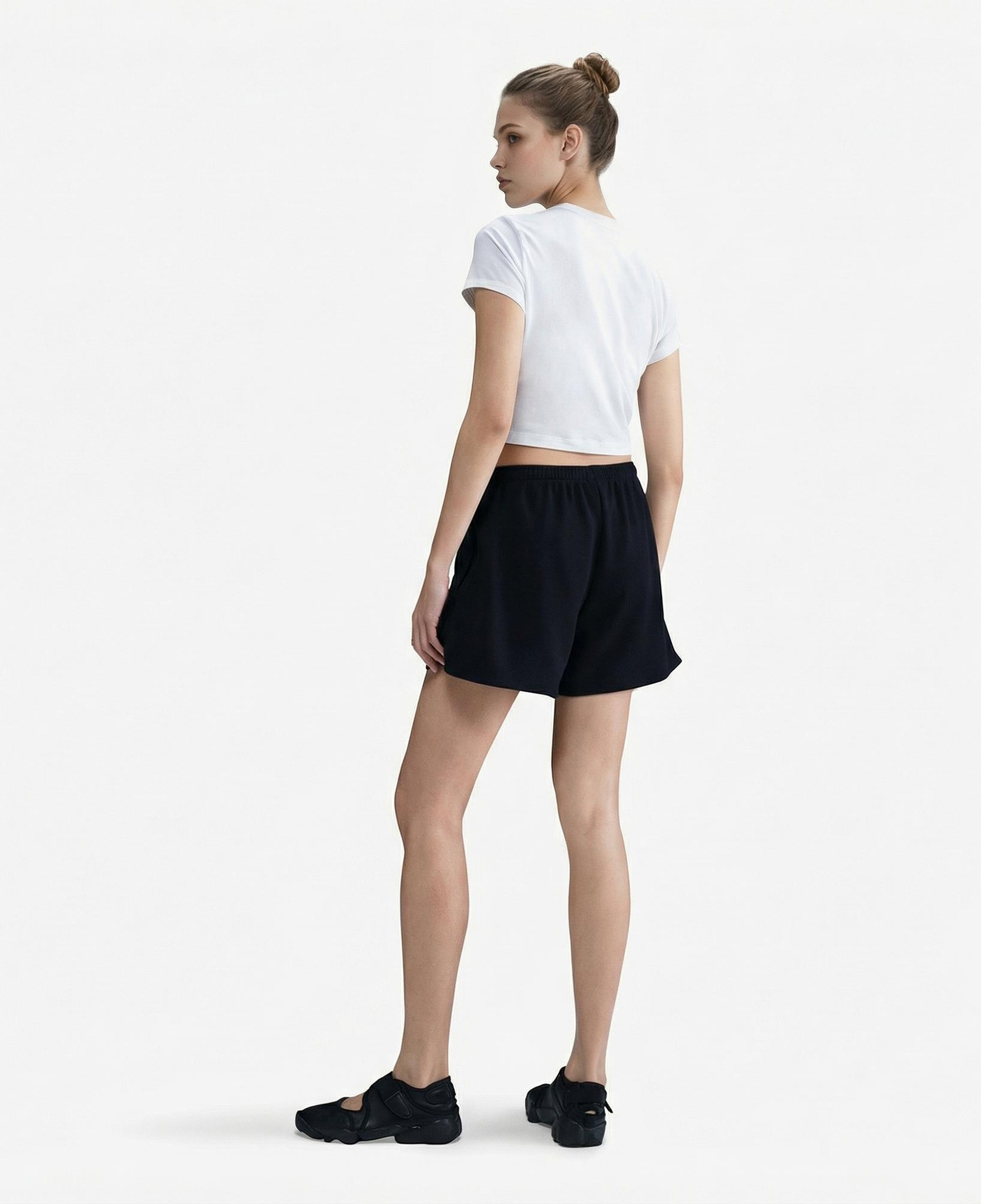 Nike Sportswear Chill Knit Kadın Beyaz Crop T-Shirt