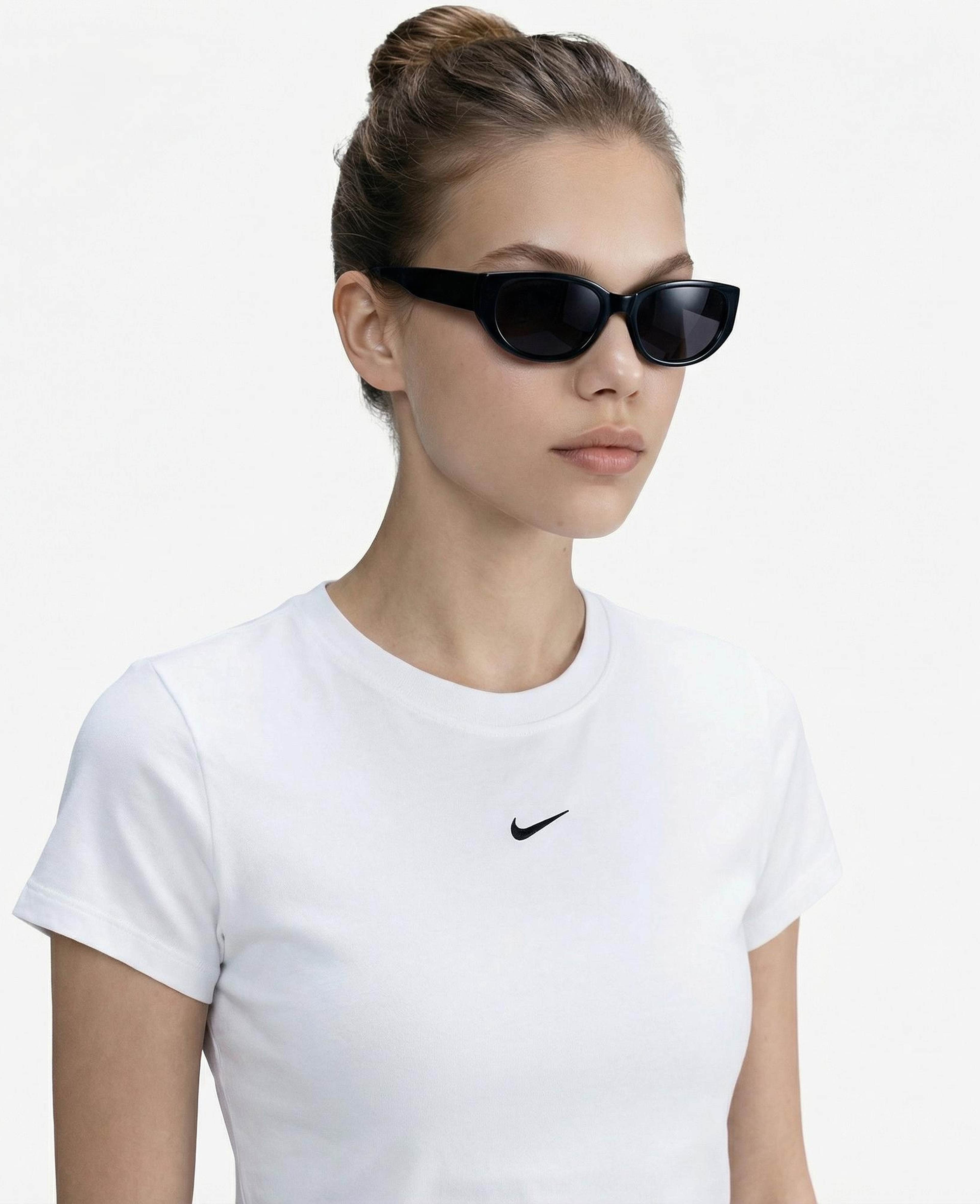 Nike Sportswear Chill Knit Kadın Beyaz Crop T-Shirt