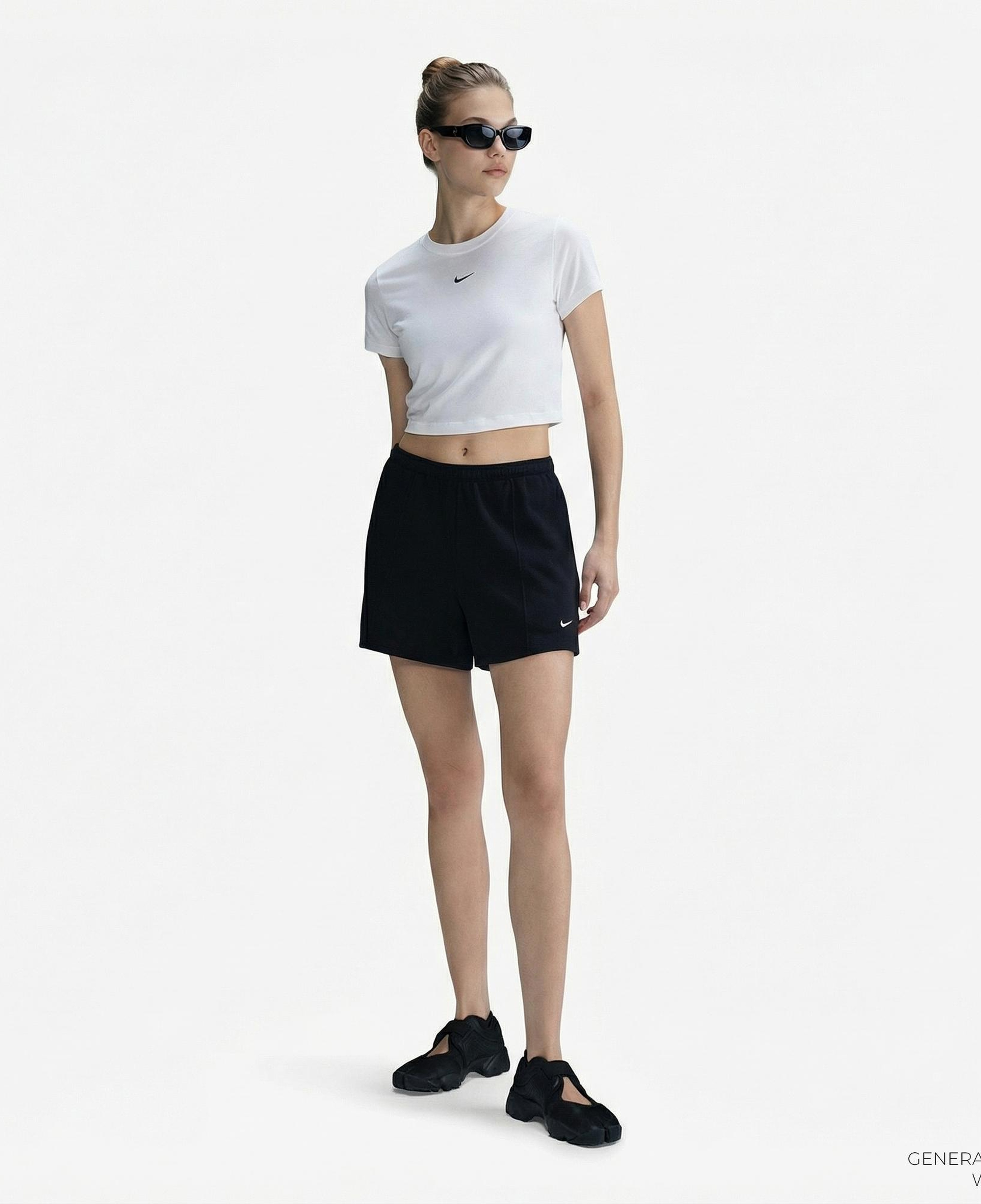 Nike Sportswear Chill Knit Kadın Beyaz Crop T-Shirt
