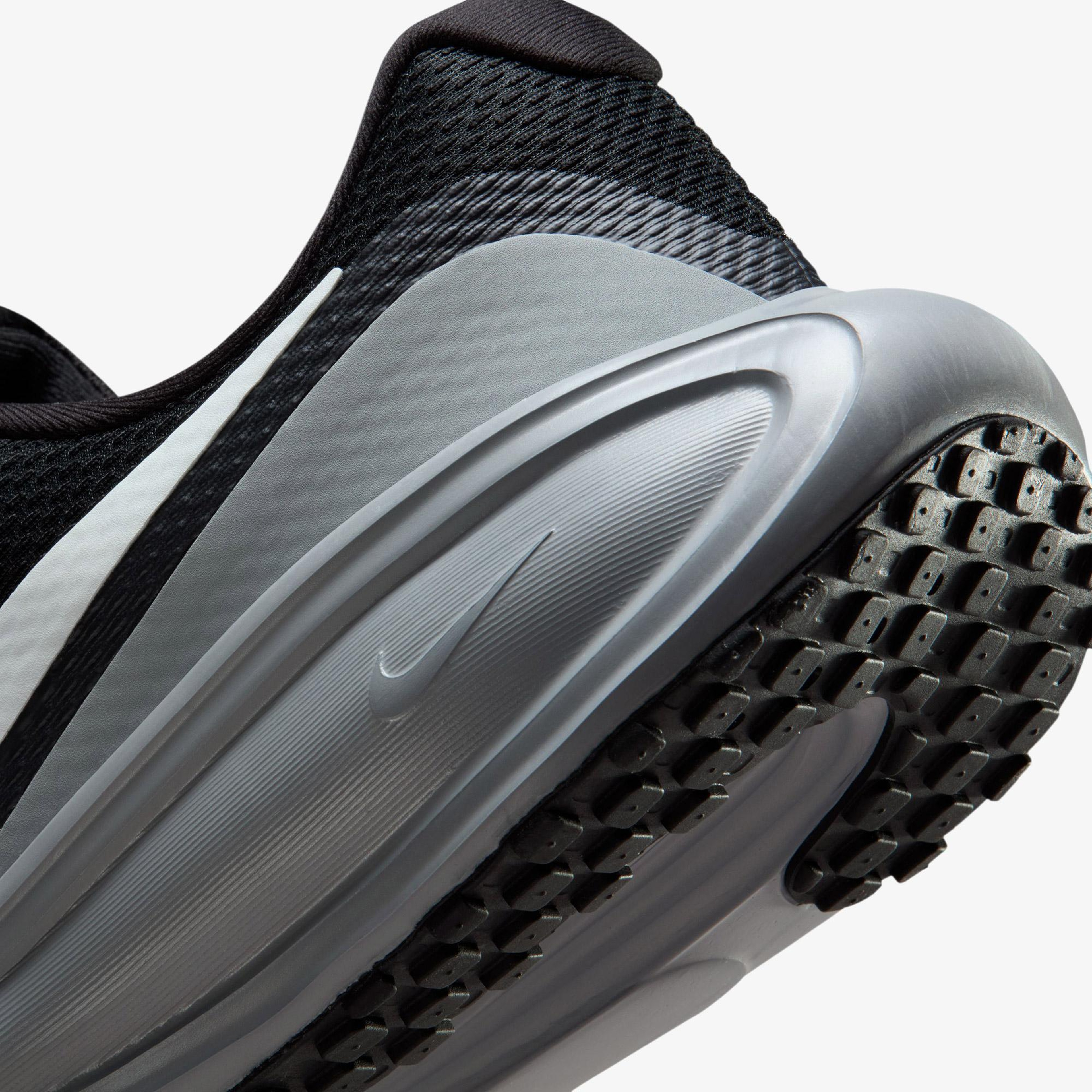 Nike Revolution 8 Erkek Siyah Koşu Ayakkabısı