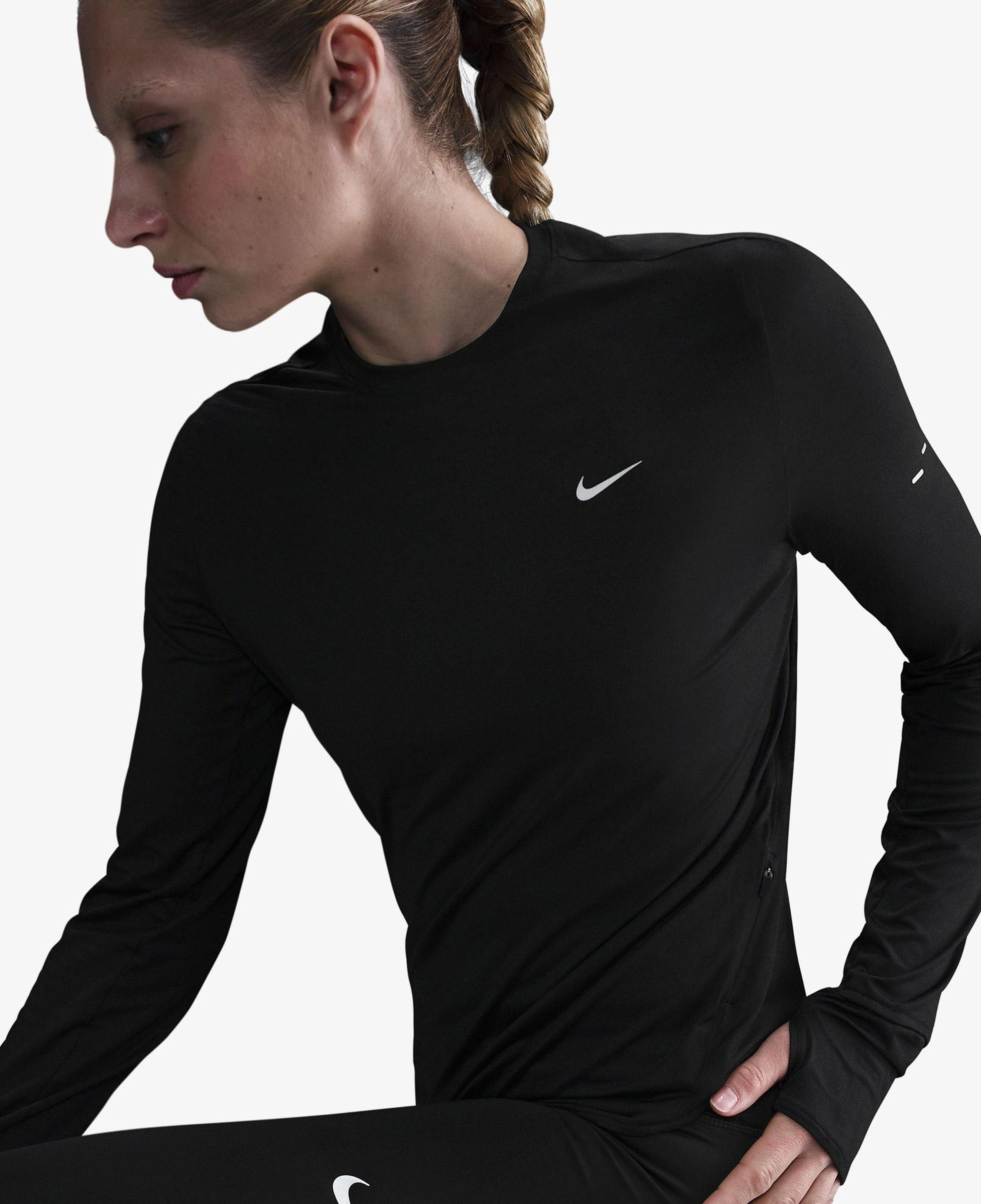 Nike Swift Dri-Fit Kadın Siyah T-Shirt
