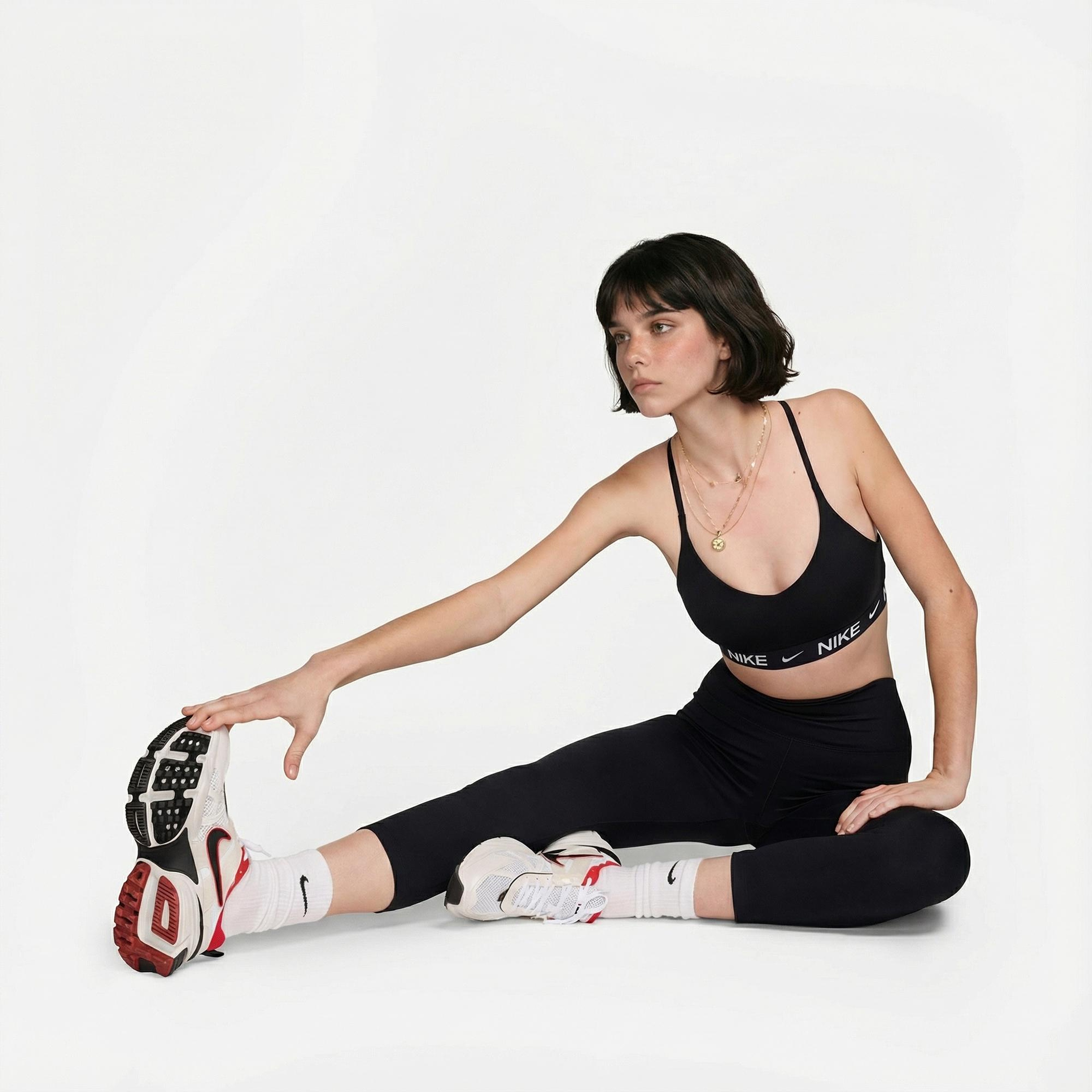 Nike Dri-Fit Indy Hafif Destekli Kadın Siyah Bra