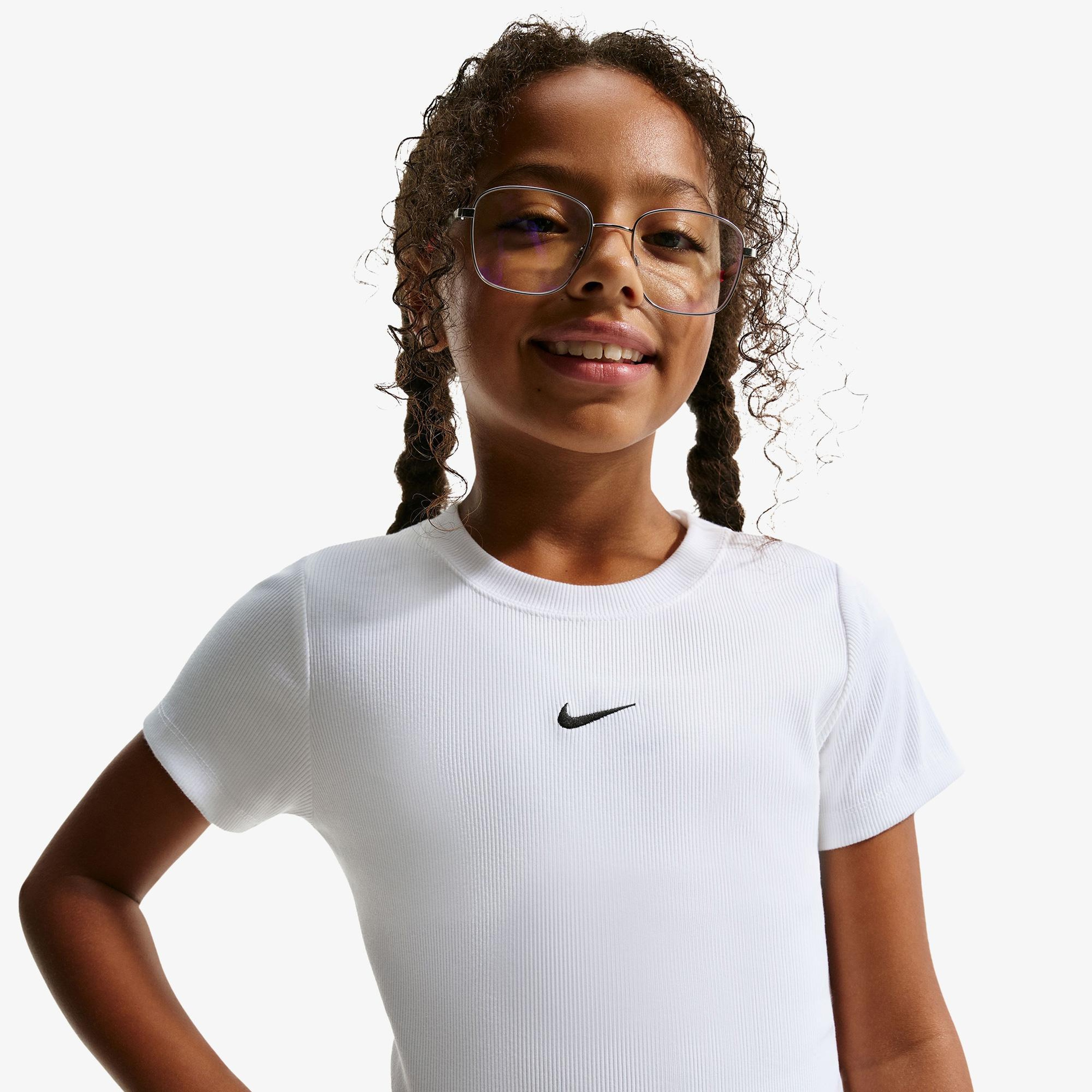 Nike Sportswear Çocuk Beyaz Crop T-Shirt