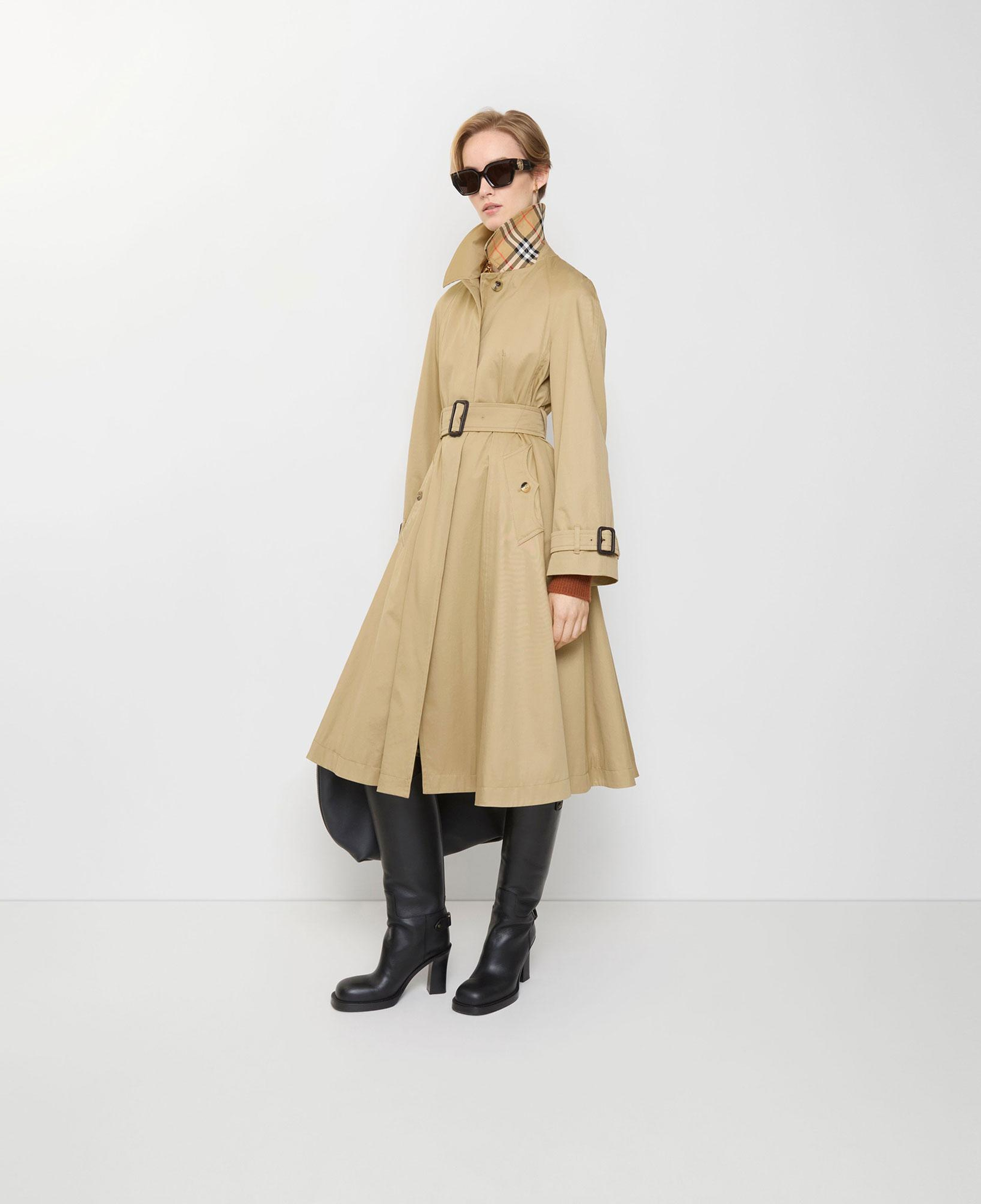 Burberry Long Gabardine Ellingham Fit-And-Flare Car Kadın Bej Pardesü