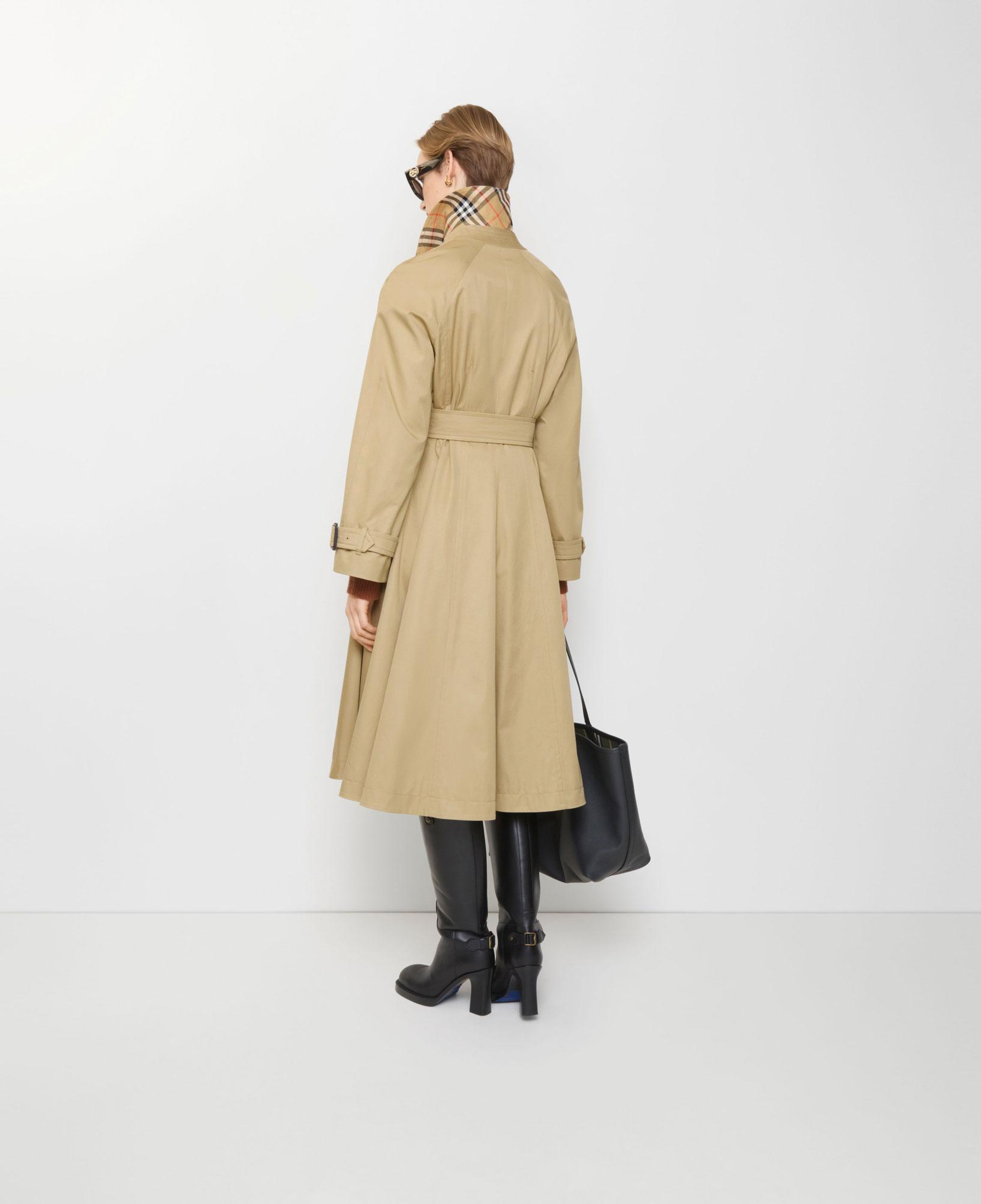 Burberry Long Gabardine Ellingham Fit-And-Flare Car Kadın Bej Pardesü