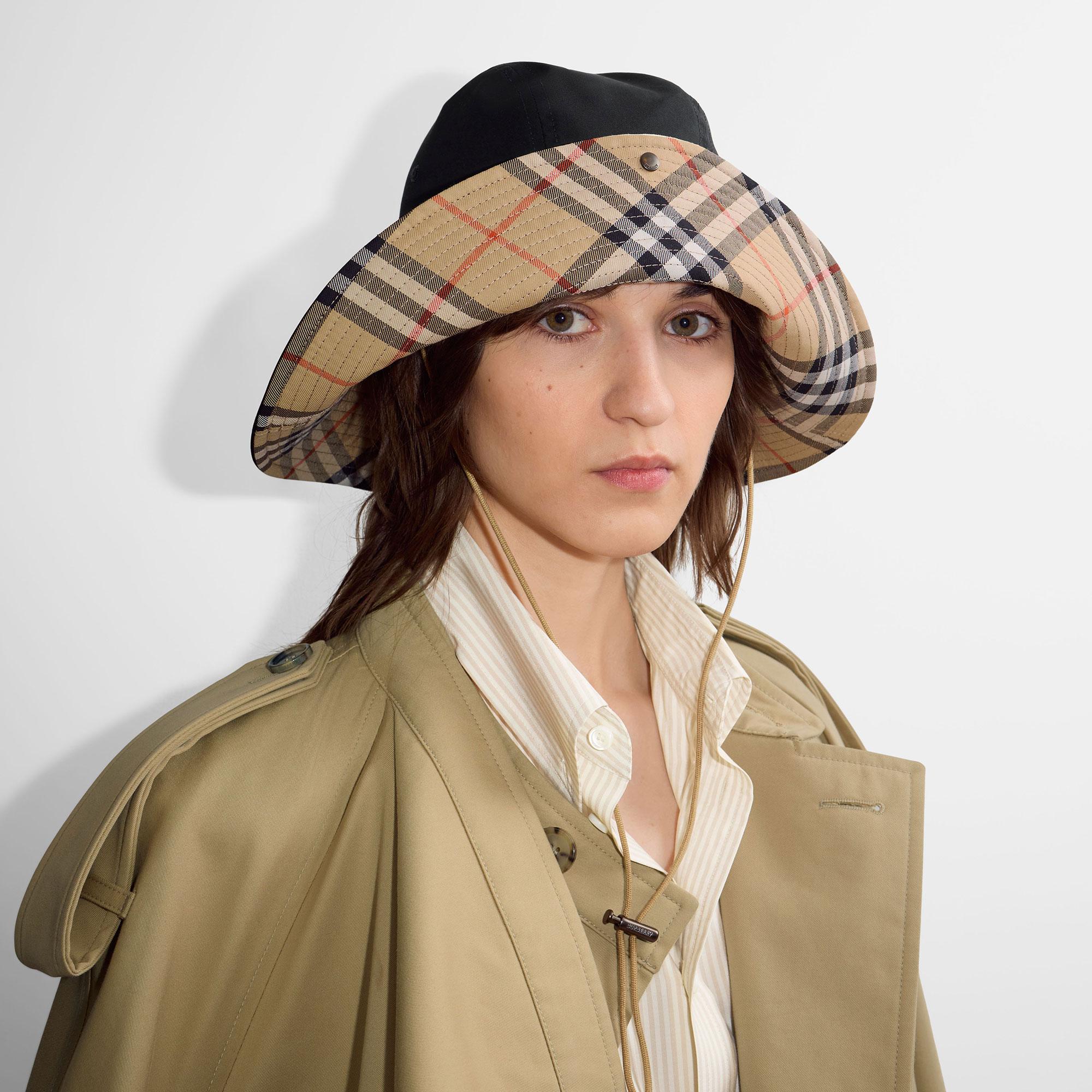 Burberry Check Brim Gabardine Erkek Siyah Şapka