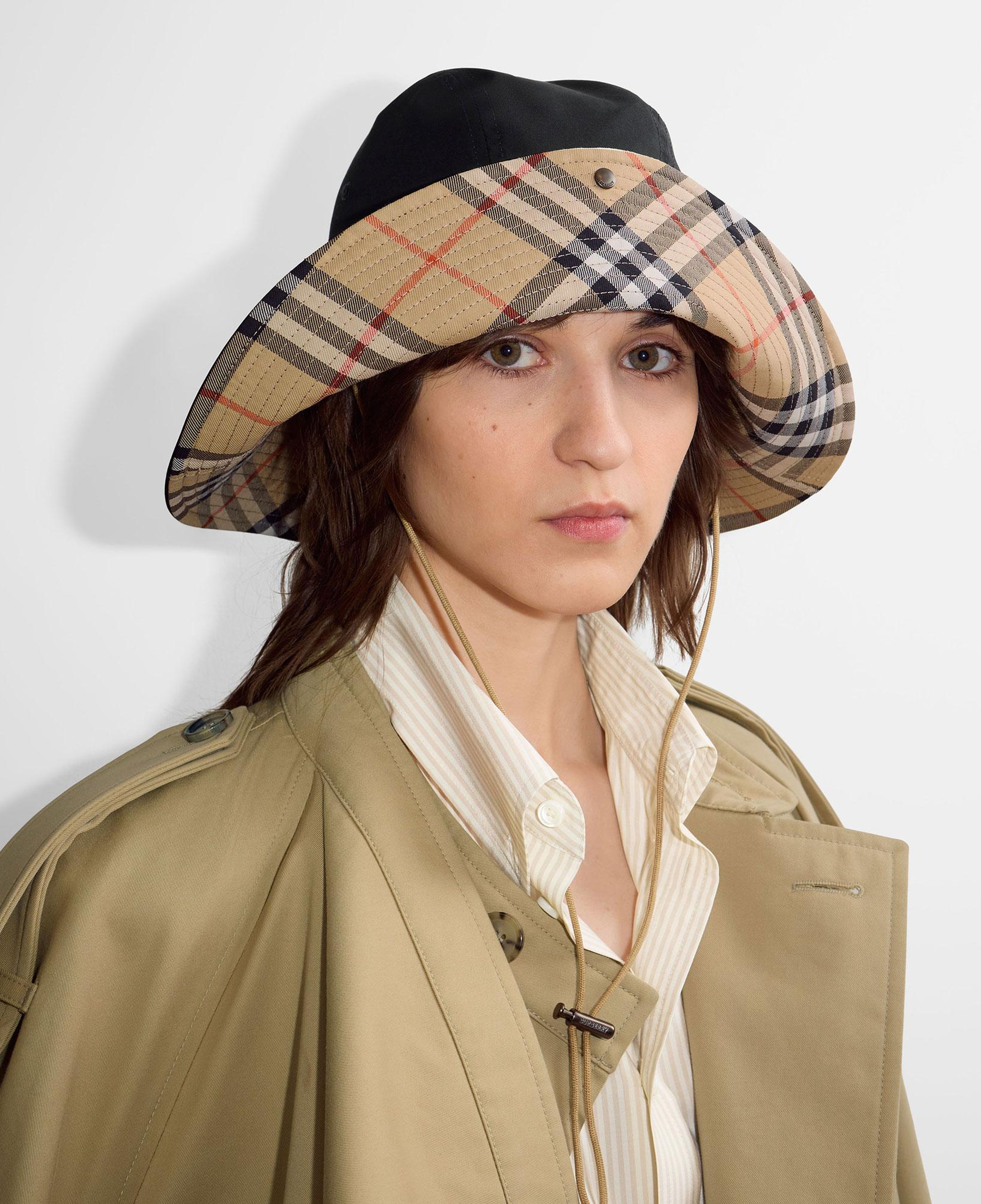 Burberry Check Brim Gabardine Erkek Siyah Şapka