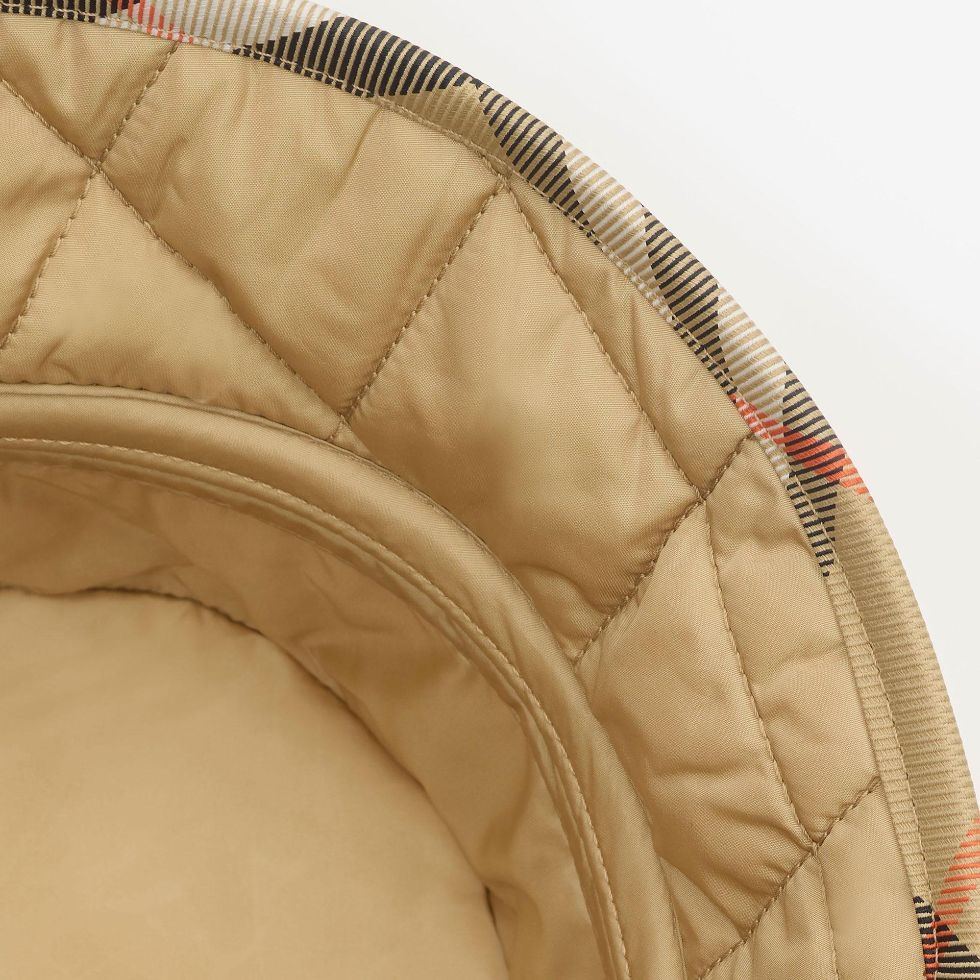 Burberry Quilted Horseshoe Bucket Erkek Bej Şapka