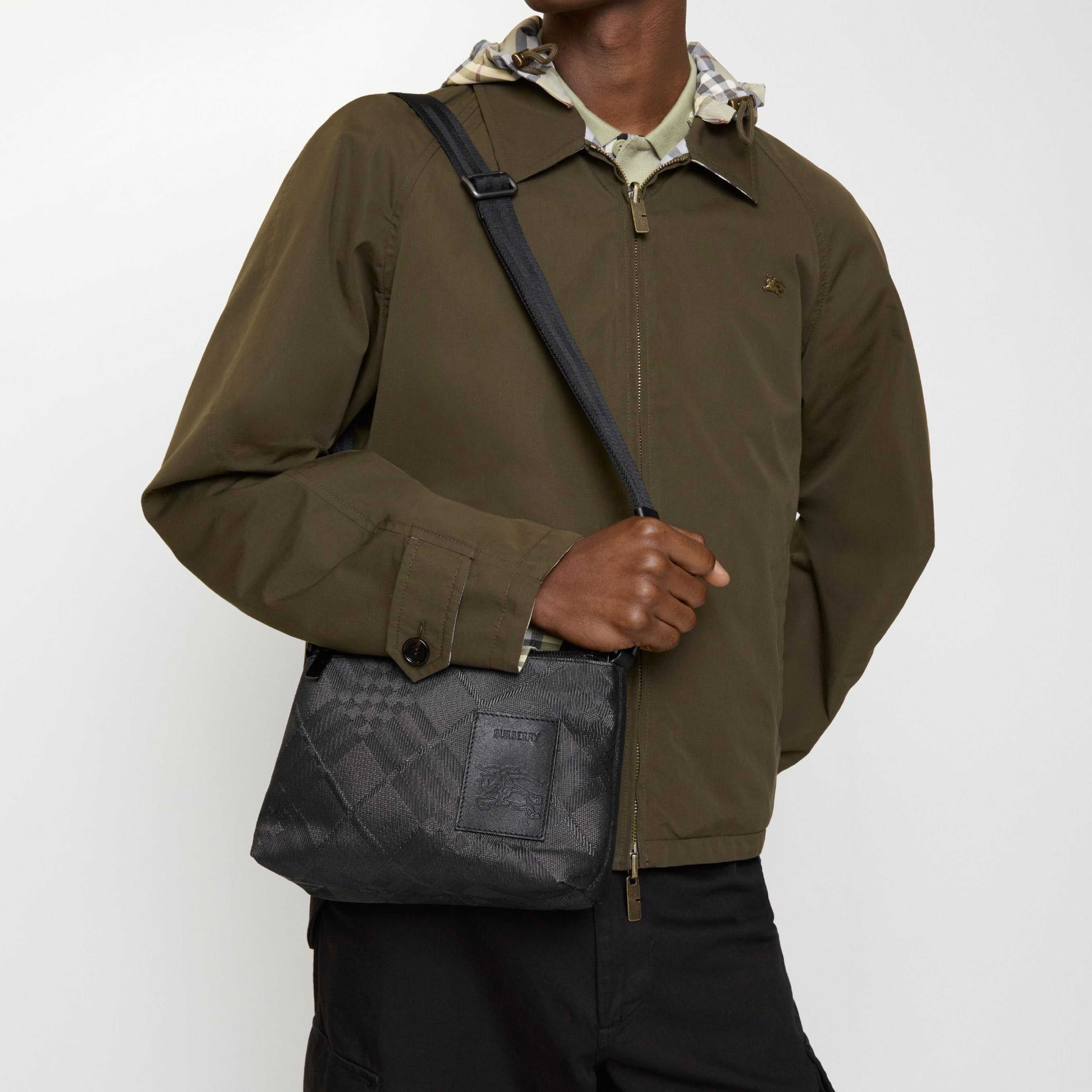 Burberry Chester Erkek Siyah Omuz Çantası
